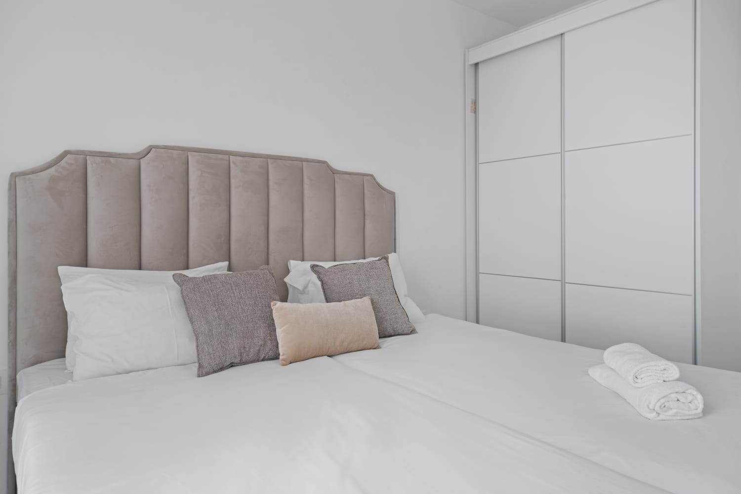 Captivating 2Bdr Getaway with Unparalleled Views of the Old City photo 29