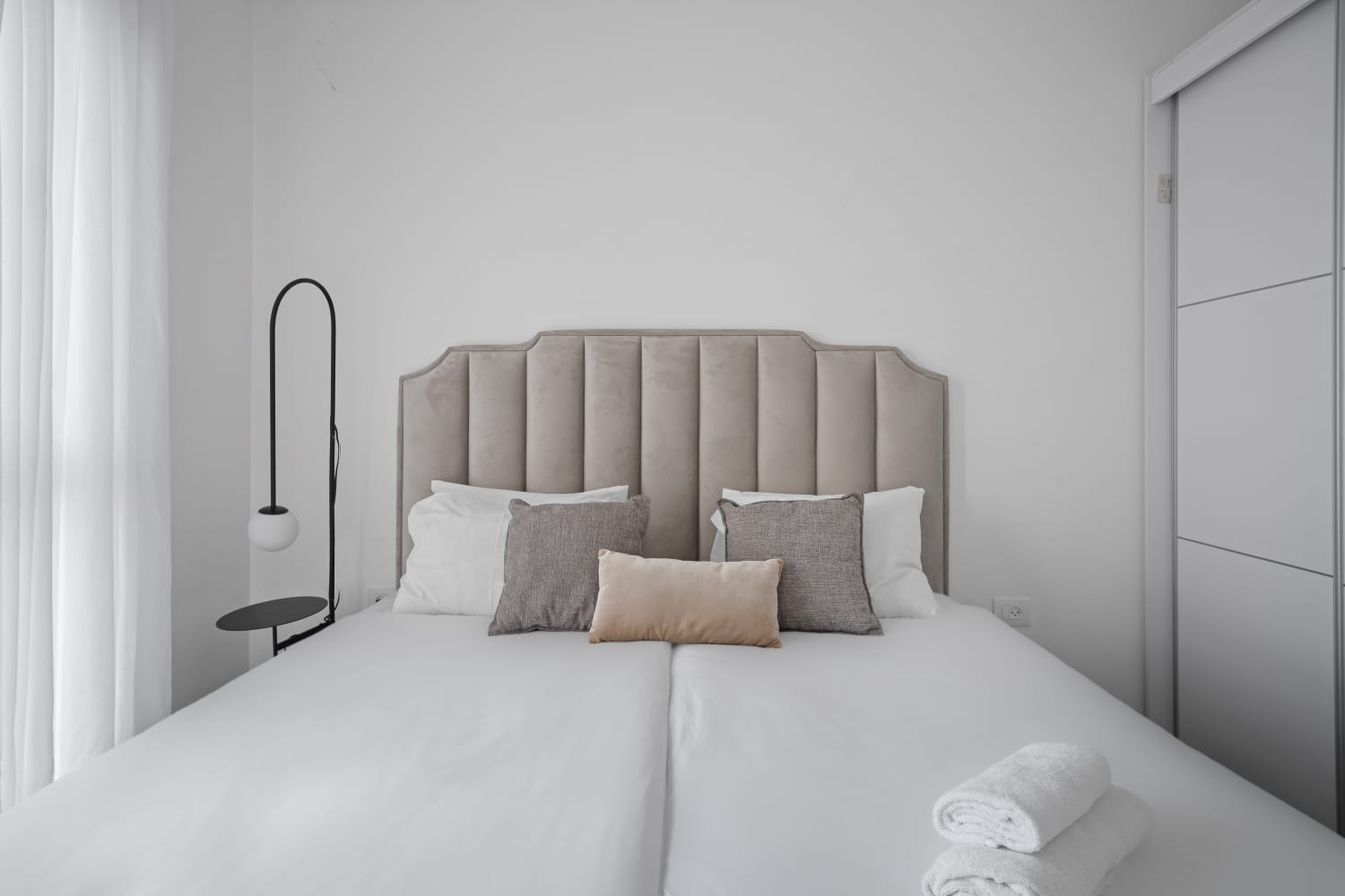 Captivating 2Bdr Getaway with Unparalleled Views of the Old City photo 32
