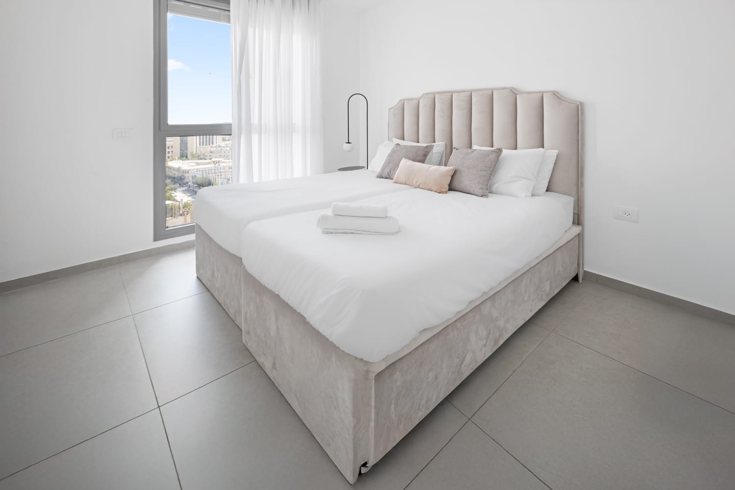 Captivating 2Bdr Getaway with Unparalleled Views of the Old City photo 7