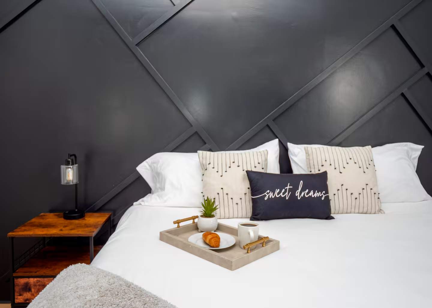 Jennifer's Stylish & Modern Broadway Getaway — Providence, RI — vacation rental