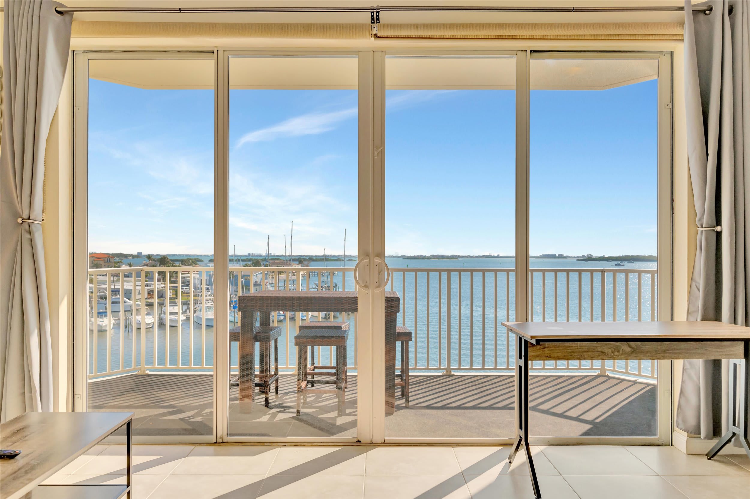 Waterview Balcony, HOT TUB, Heated Pool, Rum Bar! — St. Petersburg, FL — vacation rental