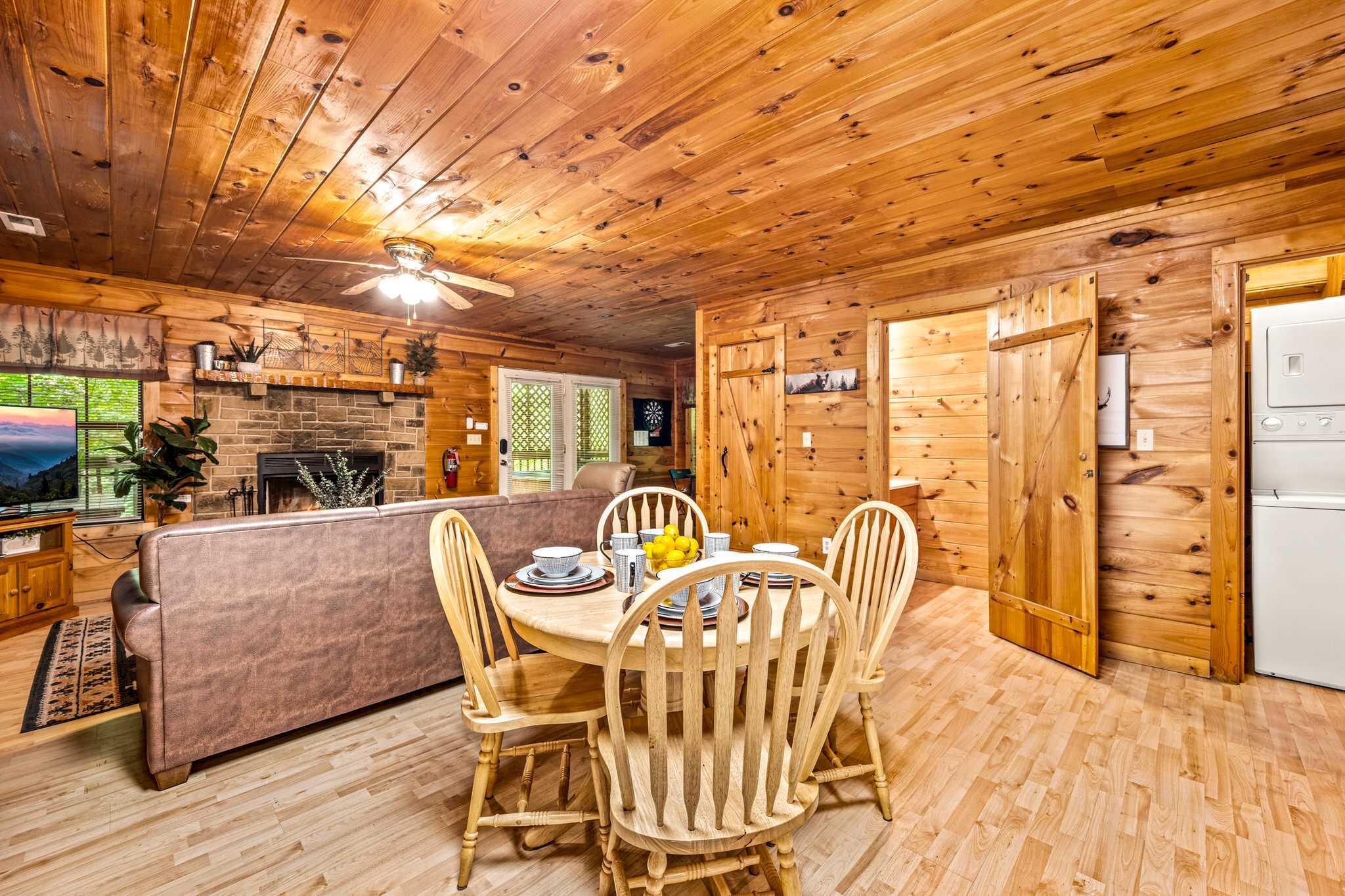 Cozy Cabin w Hot Tub & Pac-Man near Downtown! 8