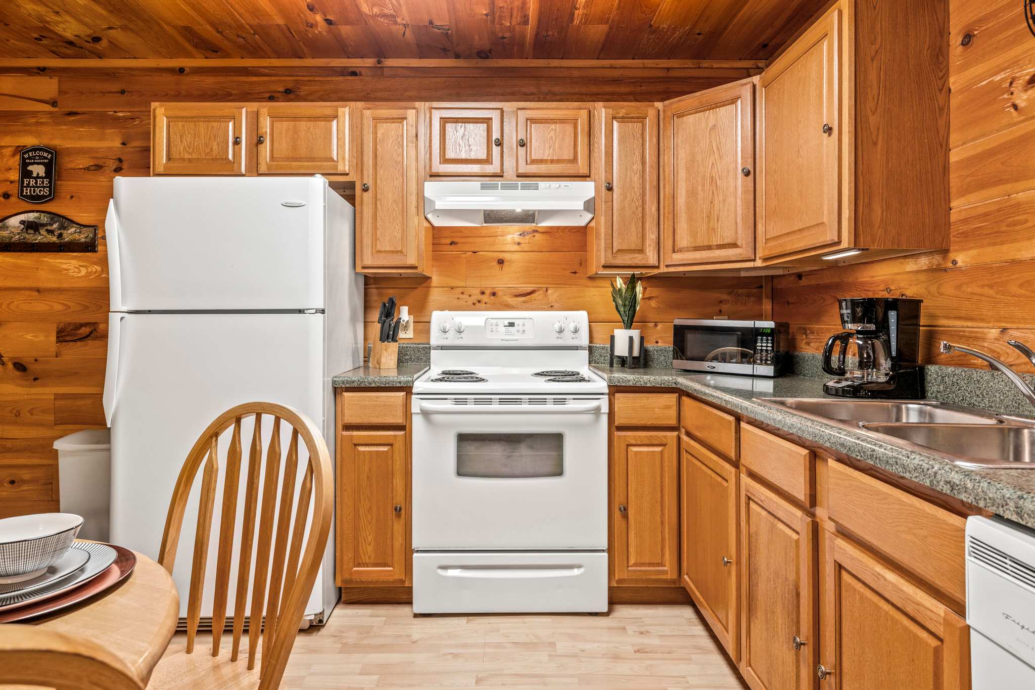 Cozy Cabin w Hot Tub & Pac-Man near Downtown! 7