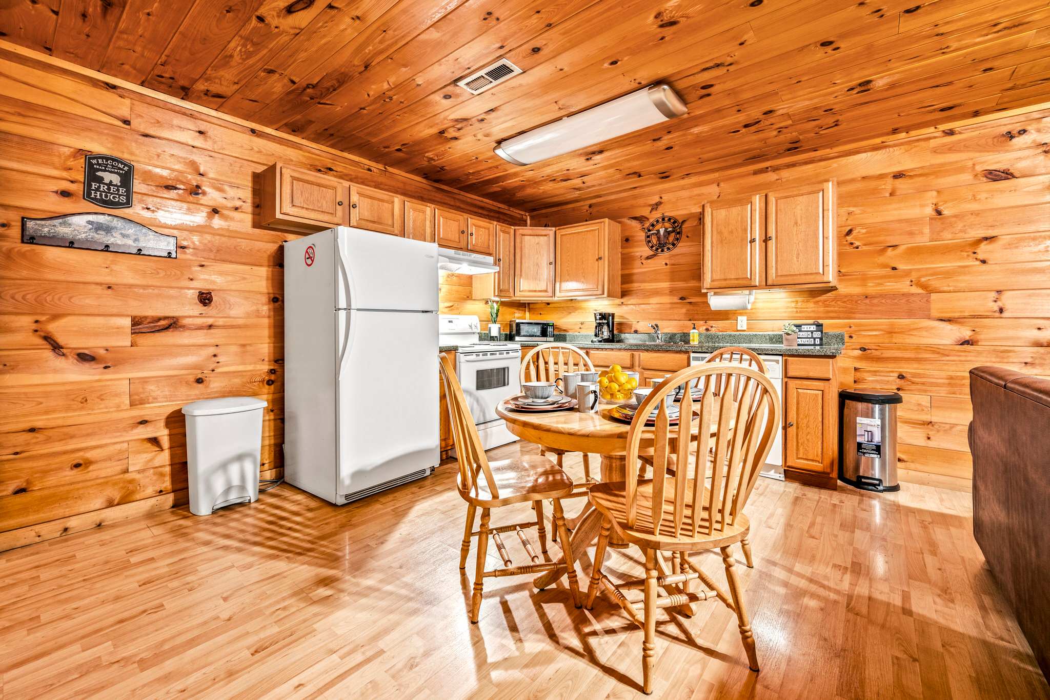 Cozy Cabin w Hot Tub & Pac-Man near Downtown! 6