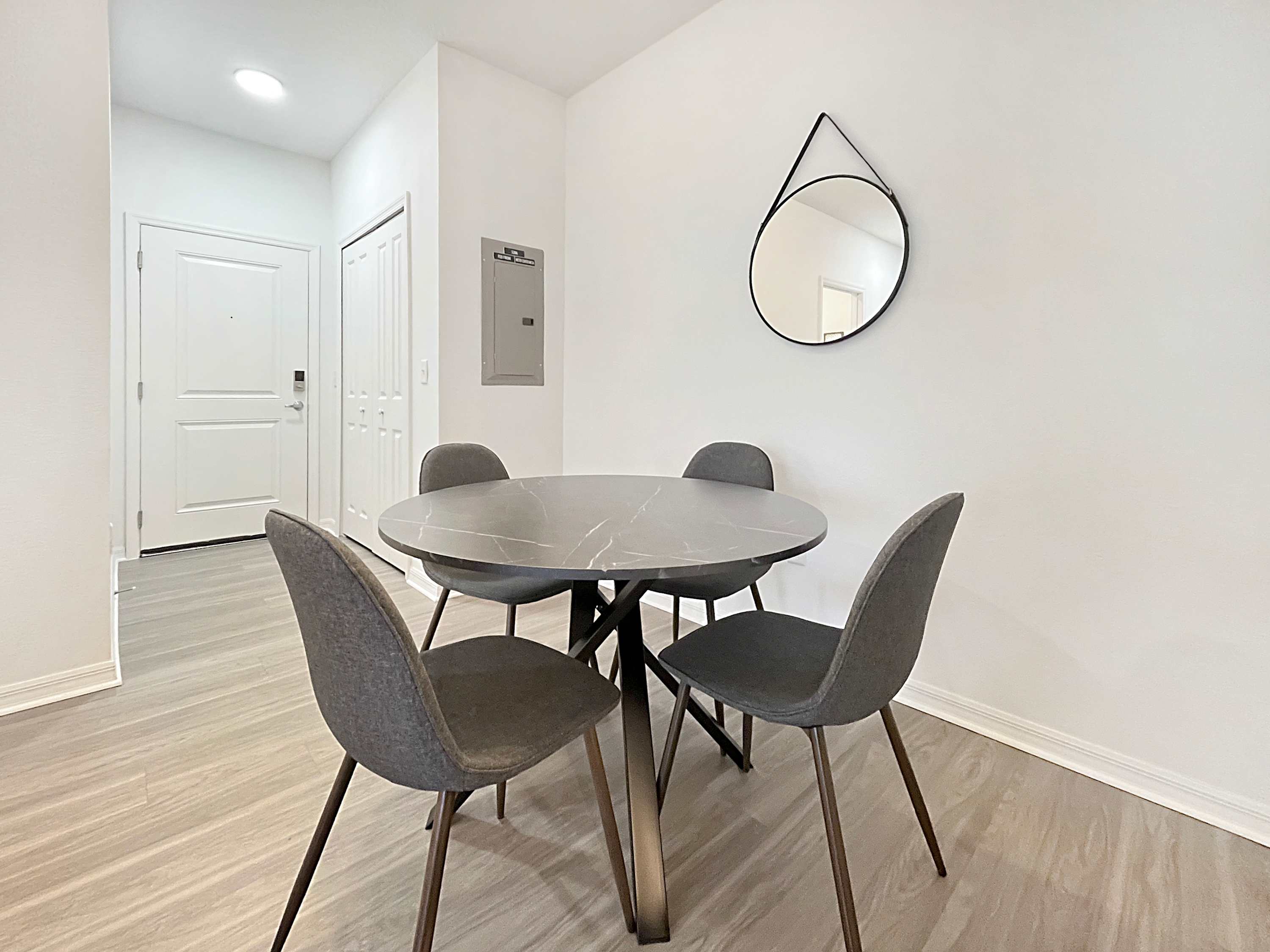 Luxury 2 BR Near Downtown Bradenton & Beaches