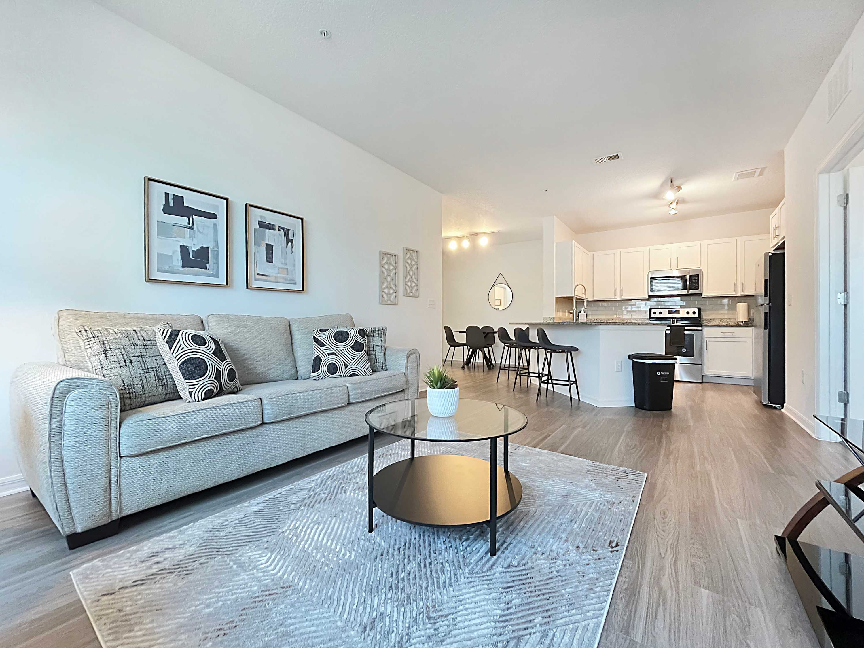 Luxury 2 BR Near Downtown Bradenton & Beaches