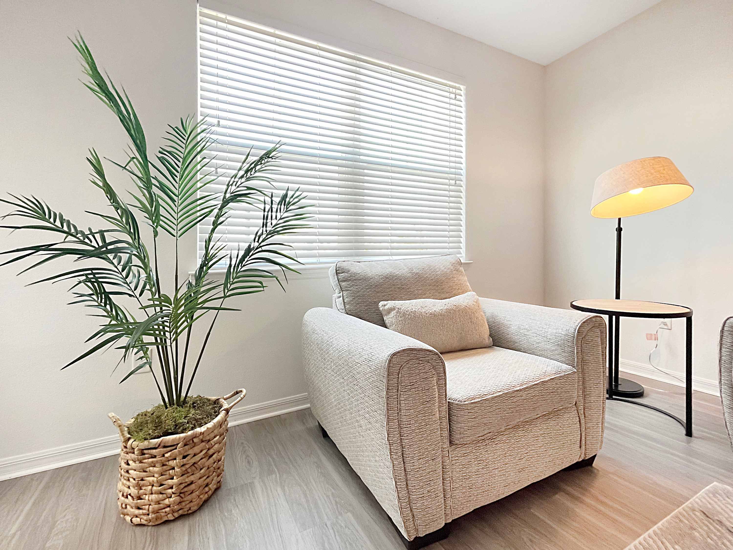 Luxury 2 BR Near Downtown Bradenton & Beaches