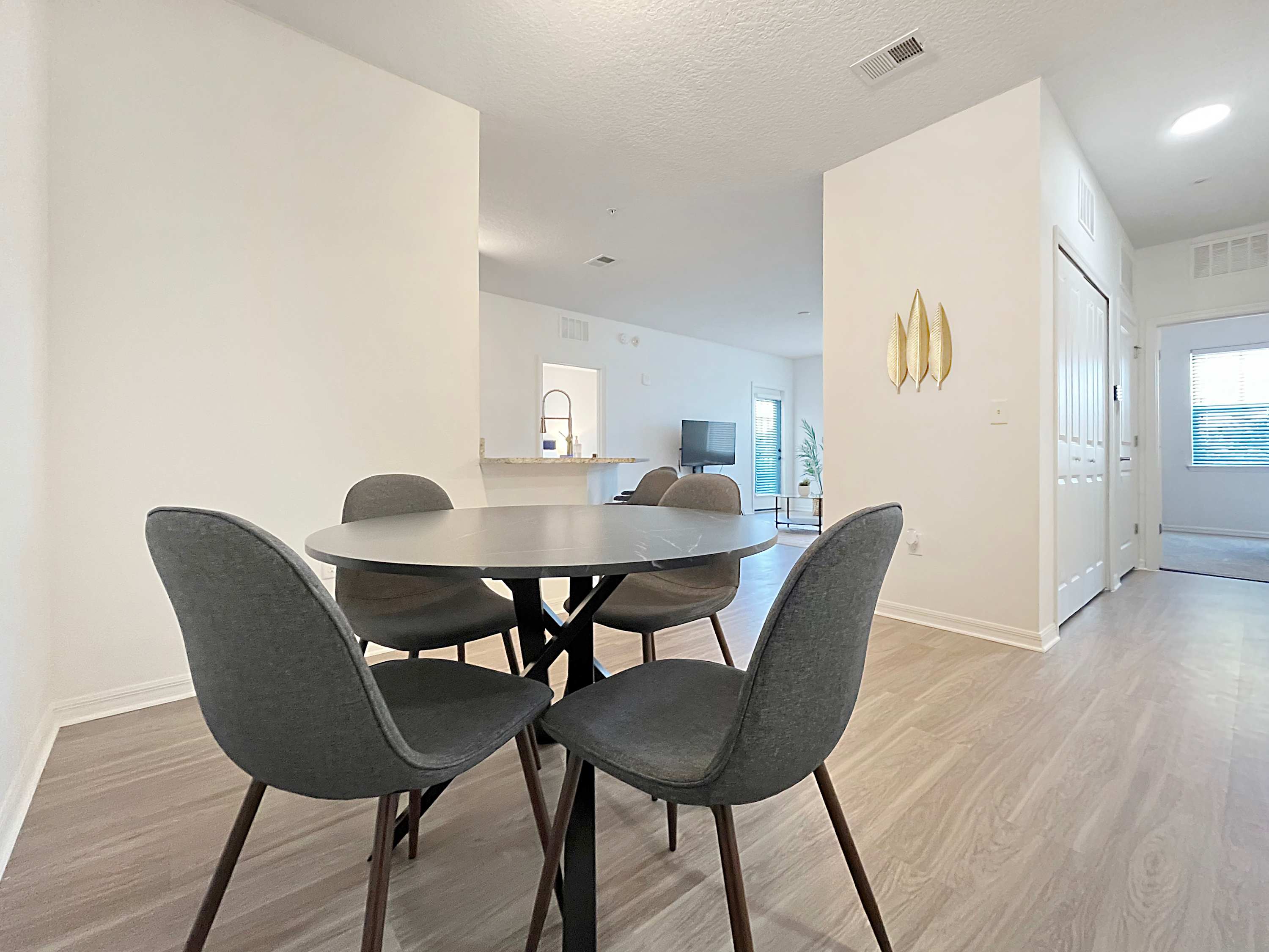 Luxury 2 BR Near Downtown Bradenton & Beaches