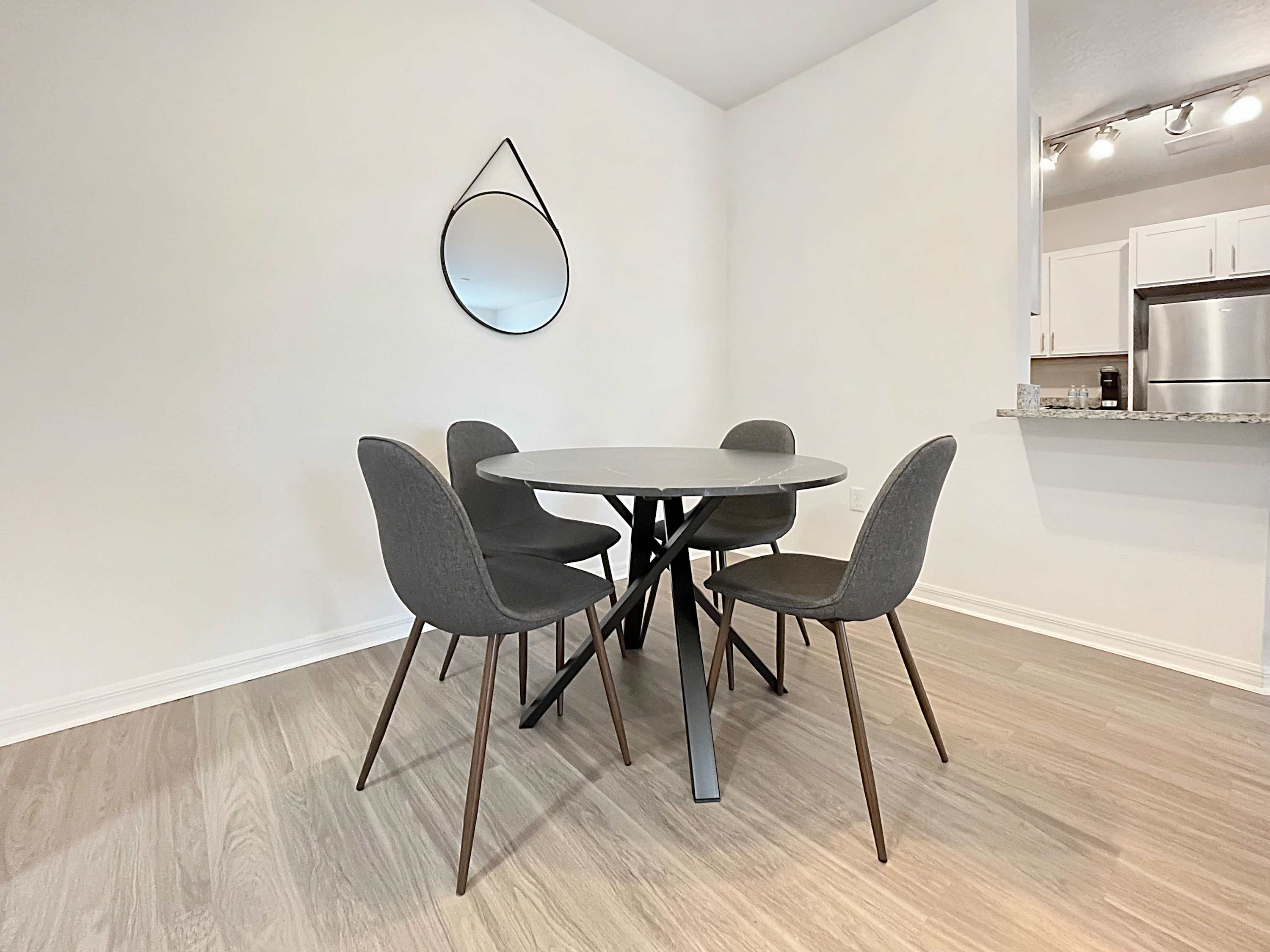 Luxury 2 BR Near Downtown Bradenton & Beaches