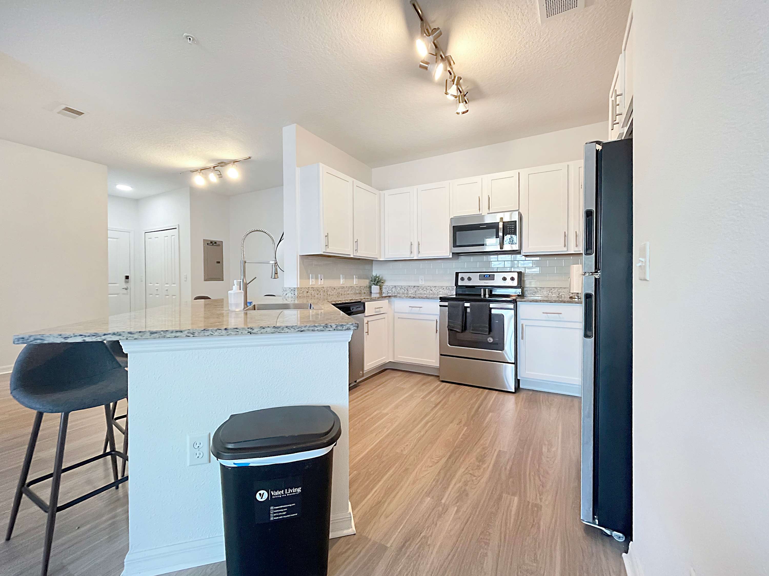 Luxury 2 BR Near Downtown Bradenton & Beaches