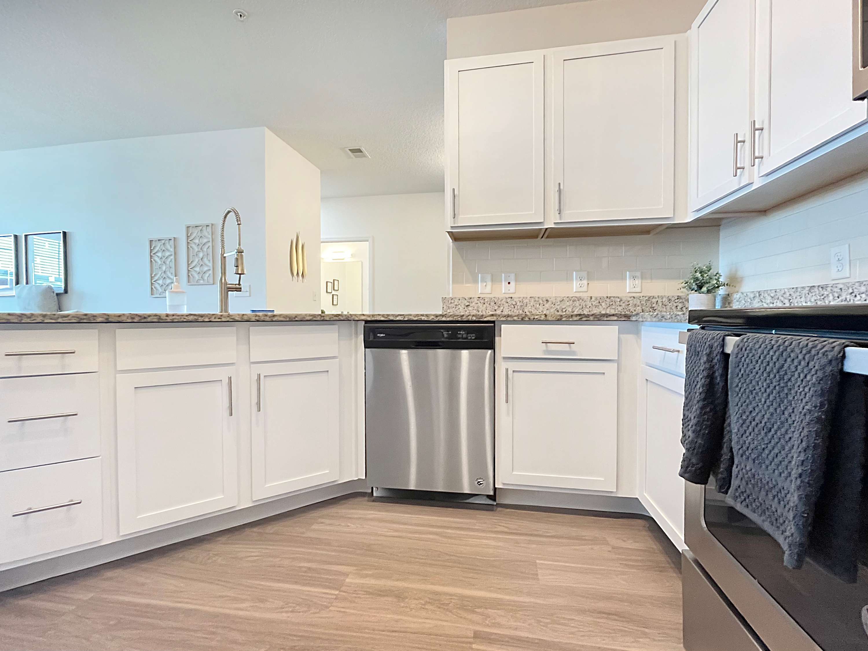 Luxury 2 BR Near Downtown Bradenton & Beaches