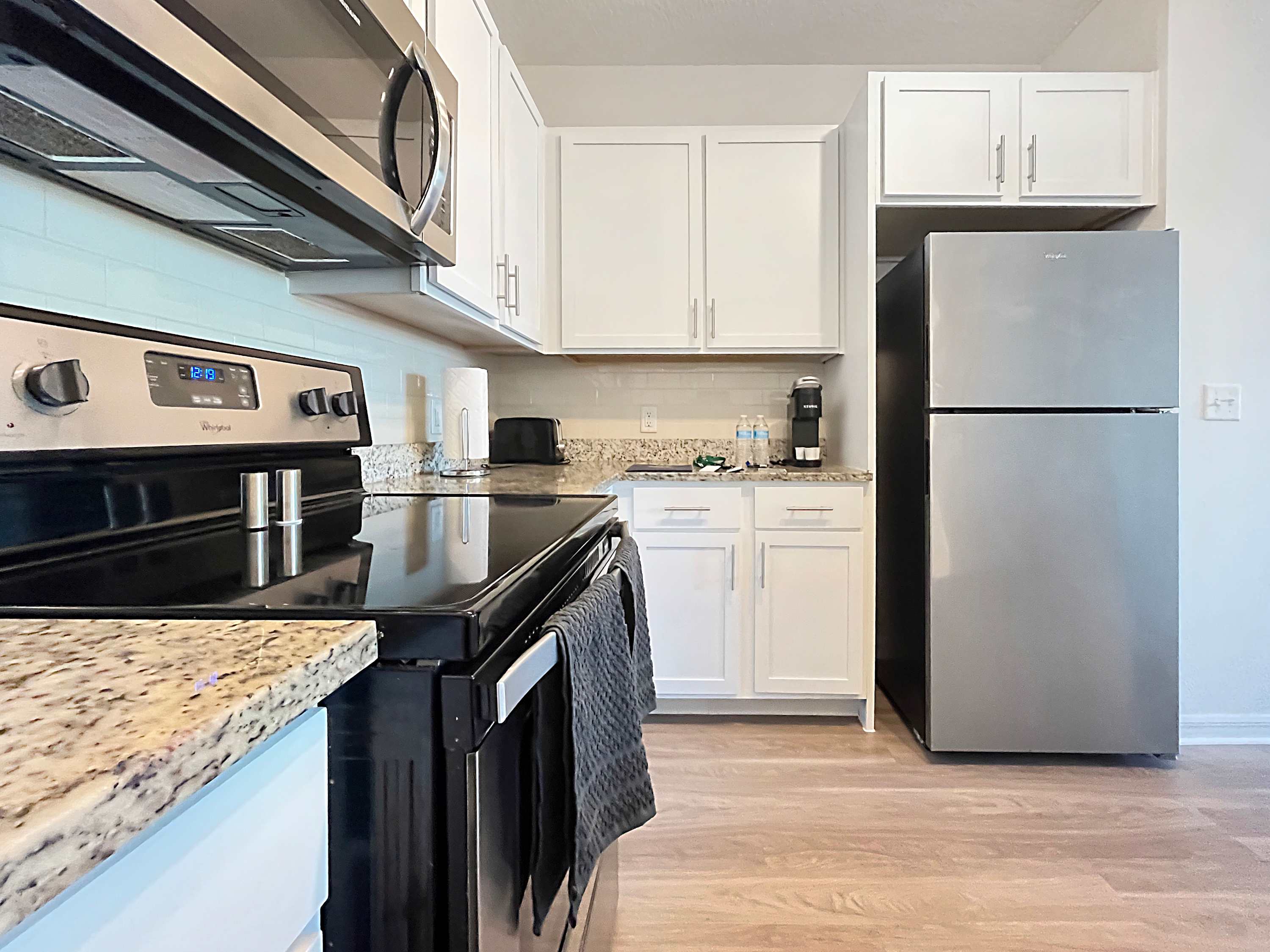 Luxury 2 BR Near Downtown Bradenton & Beaches