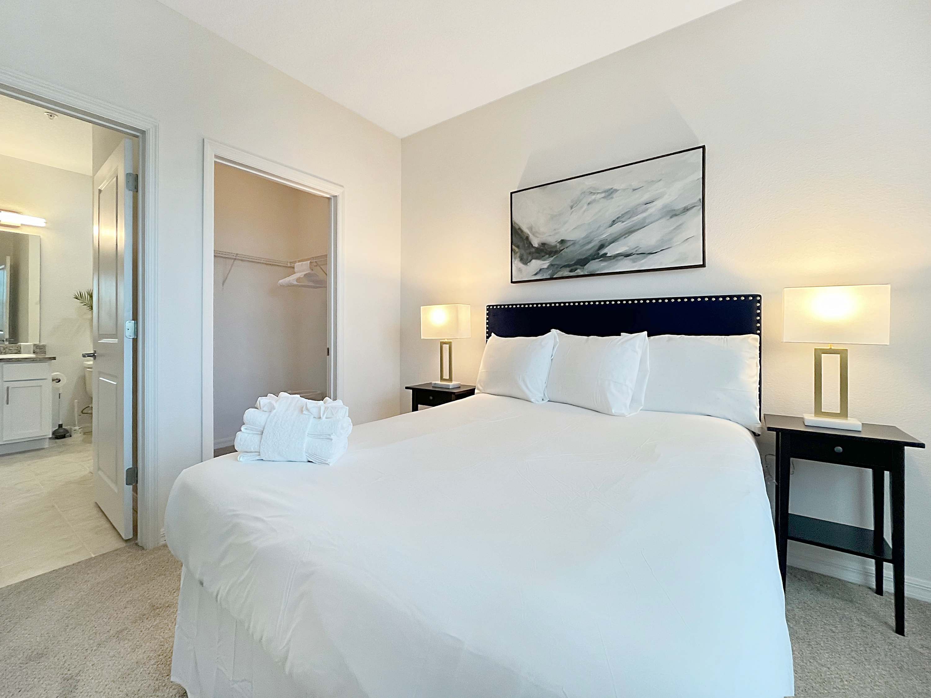 Luxury 2 BR Near Downtown Bradenton & Beaches