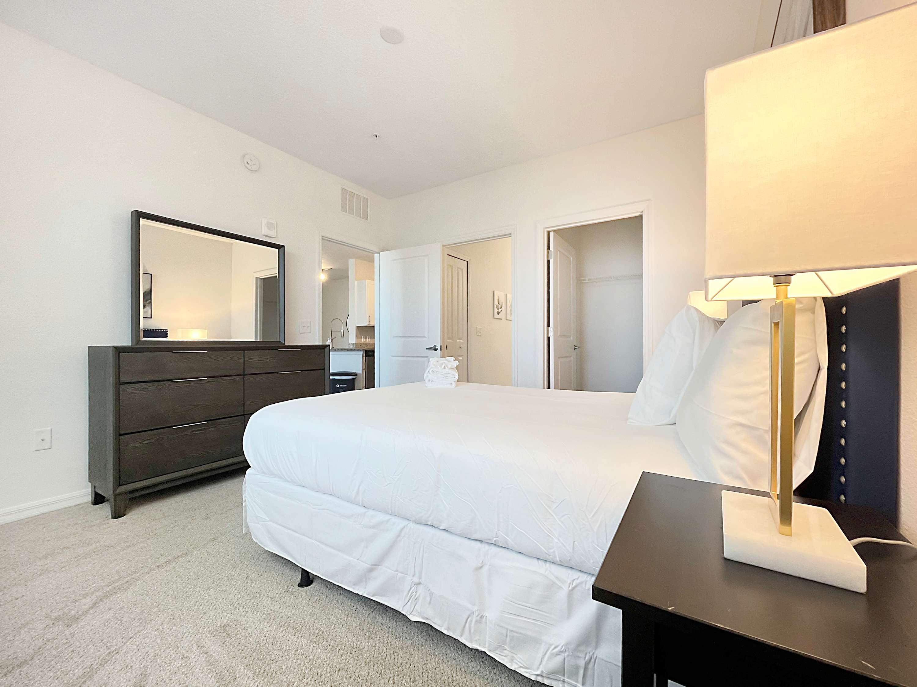 Luxury 2 BR Near Downtown Bradenton & Beaches