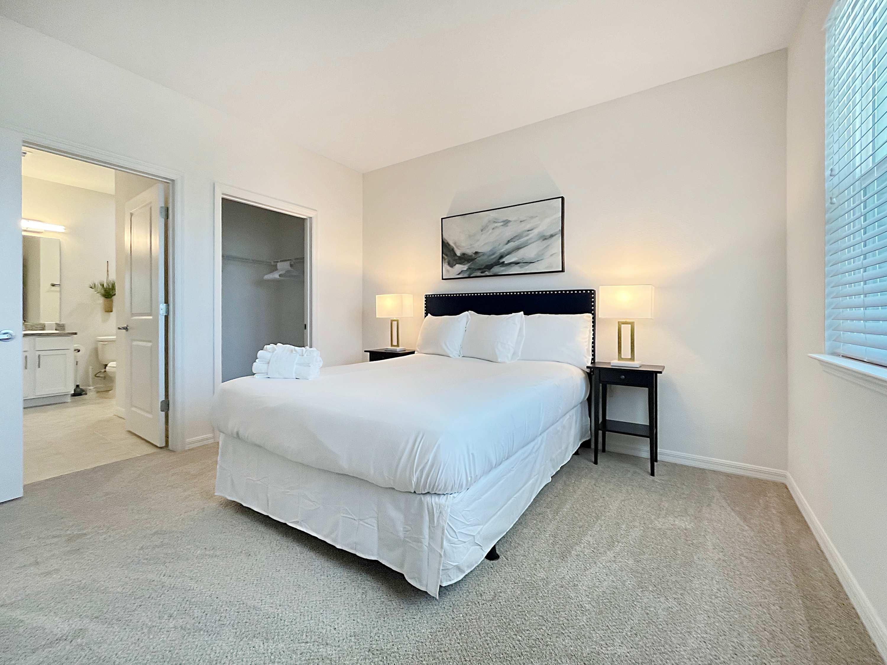 Luxury 2 BR Near Downtown Bradenton & Beaches