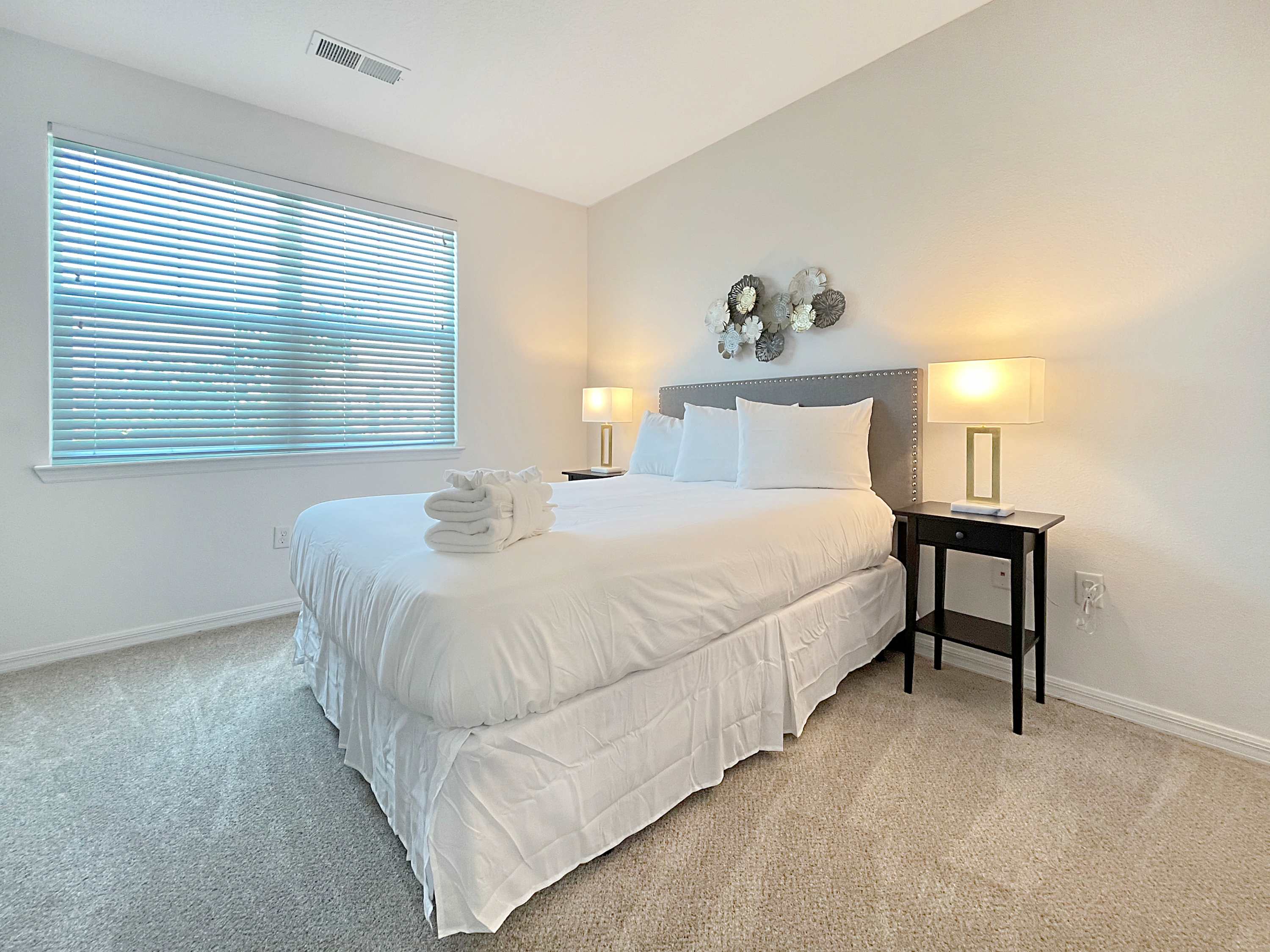 Luxury 2 BR Near Downtown Bradenton & Beaches