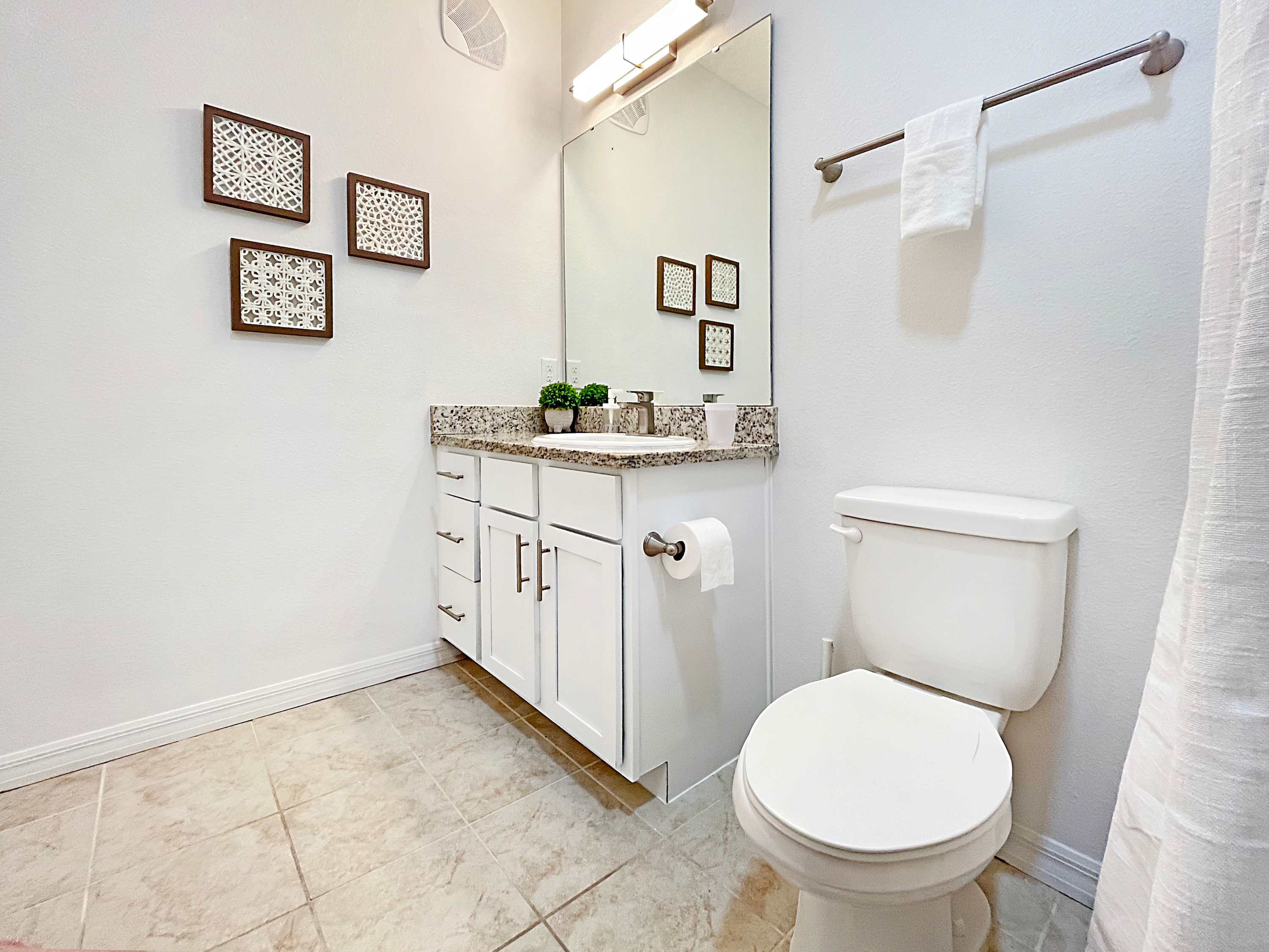 Luxury 2 BR Near Downtown Bradenton & Beaches