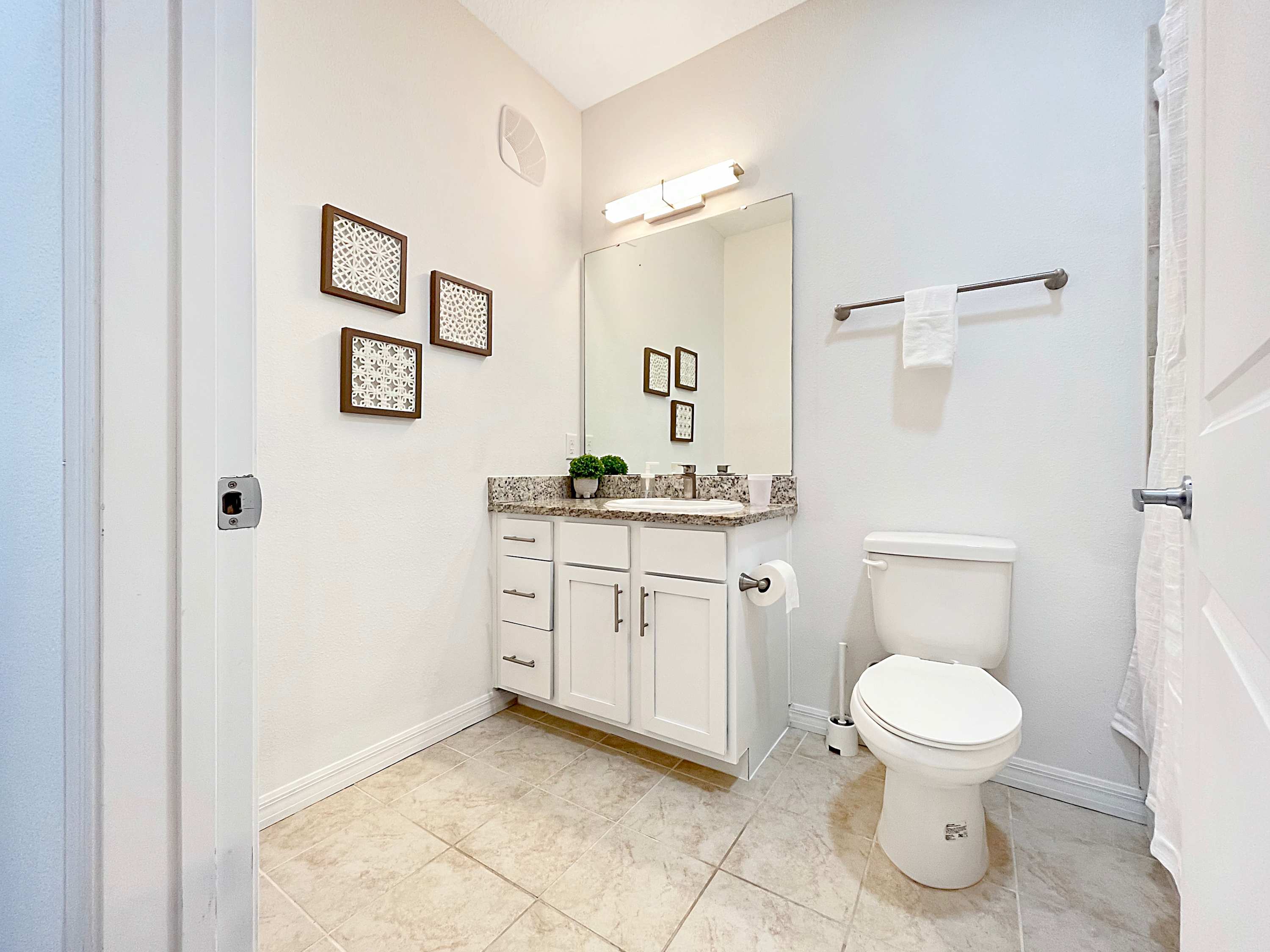 Luxury 2 BR Near Downtown Bradenton & Beaches