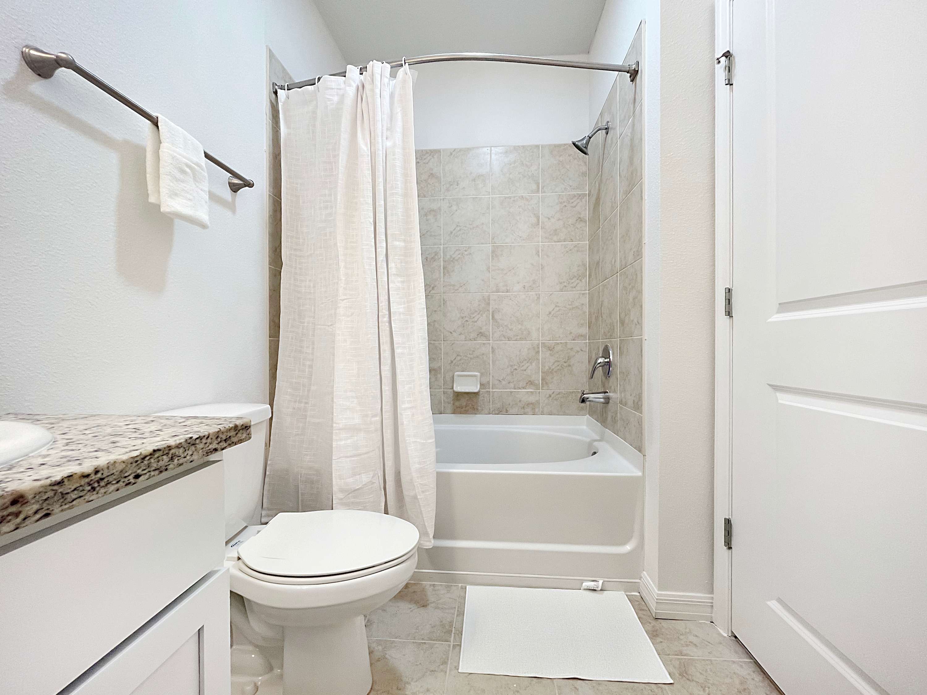 Luxury 2 BR Near Downtown Bradenton & Beaches