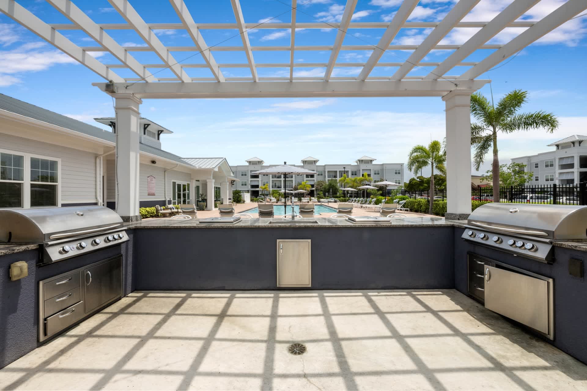 Luxury 2 BR Near Downtown Bradenton & Beaches