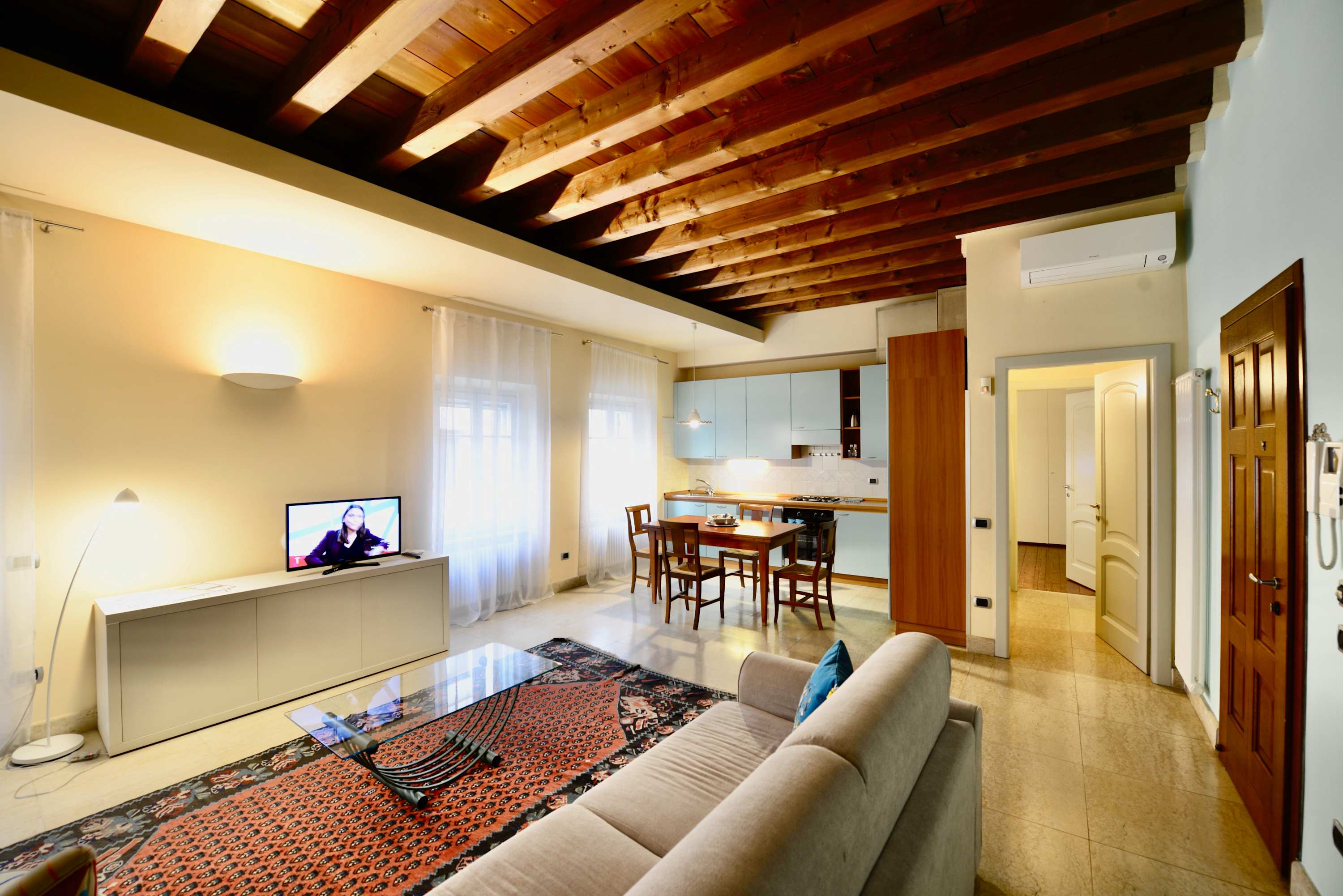 Cozy flat with balcony few steps from Arena — Verona, Veneto — vacation rental