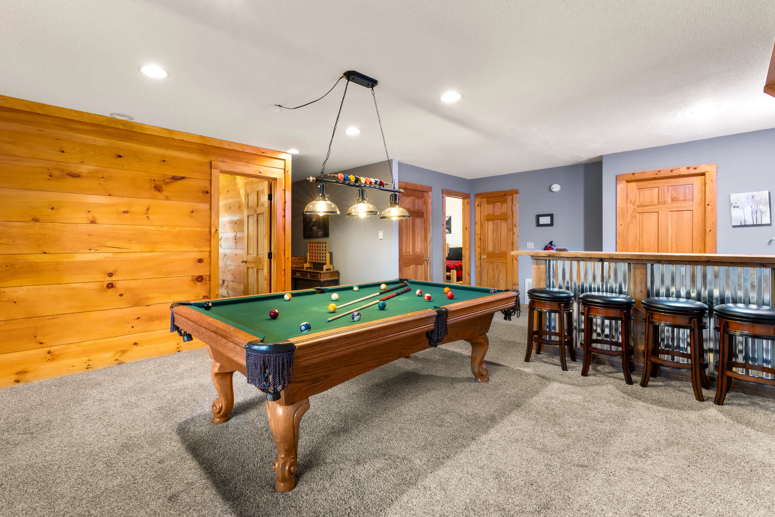 Game on! Pool table, full bar area, and Smart TV entertainment.