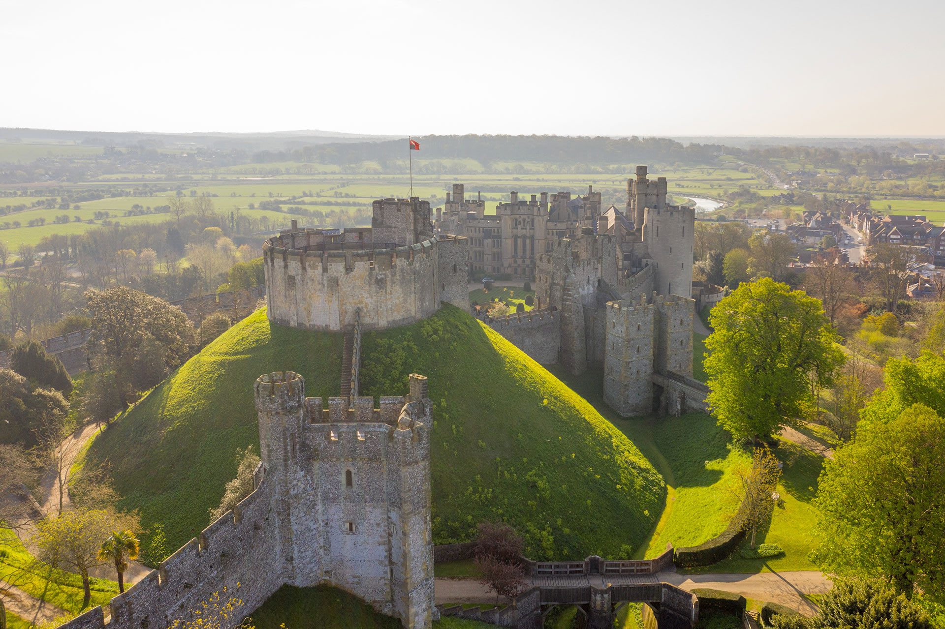 The historic town of Arundel is 20 minutes away, with impressive castle and ruins, river, cafes and independent shops to explore.