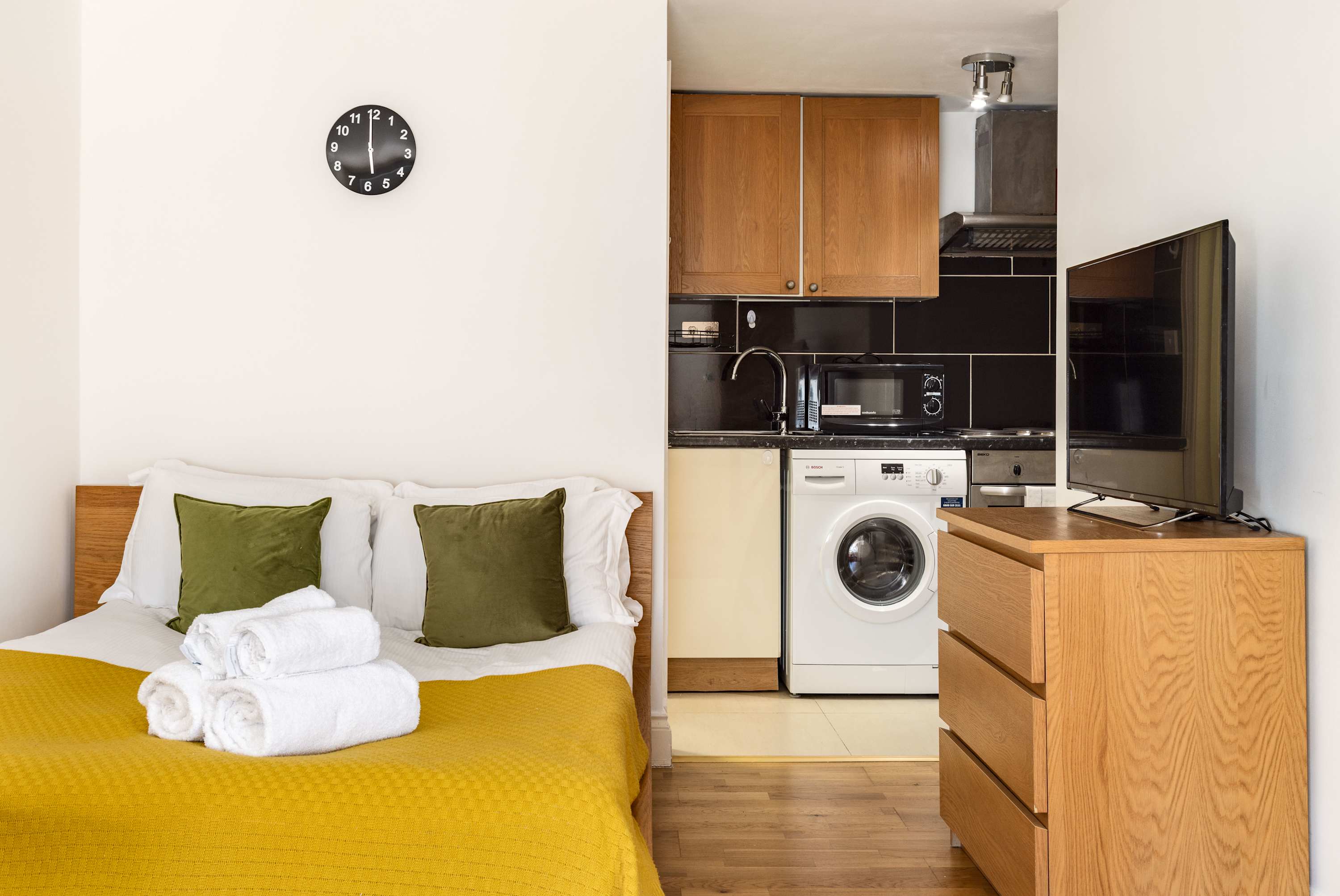View Cozy Studio In Prime South Kensington! in Courtfield Gardens 54 SW5 0NF Cozy Studio In Prime South Kensington! in Courtfield Gardens 54 SW5 0NF - Property image 2 - VivreStays
