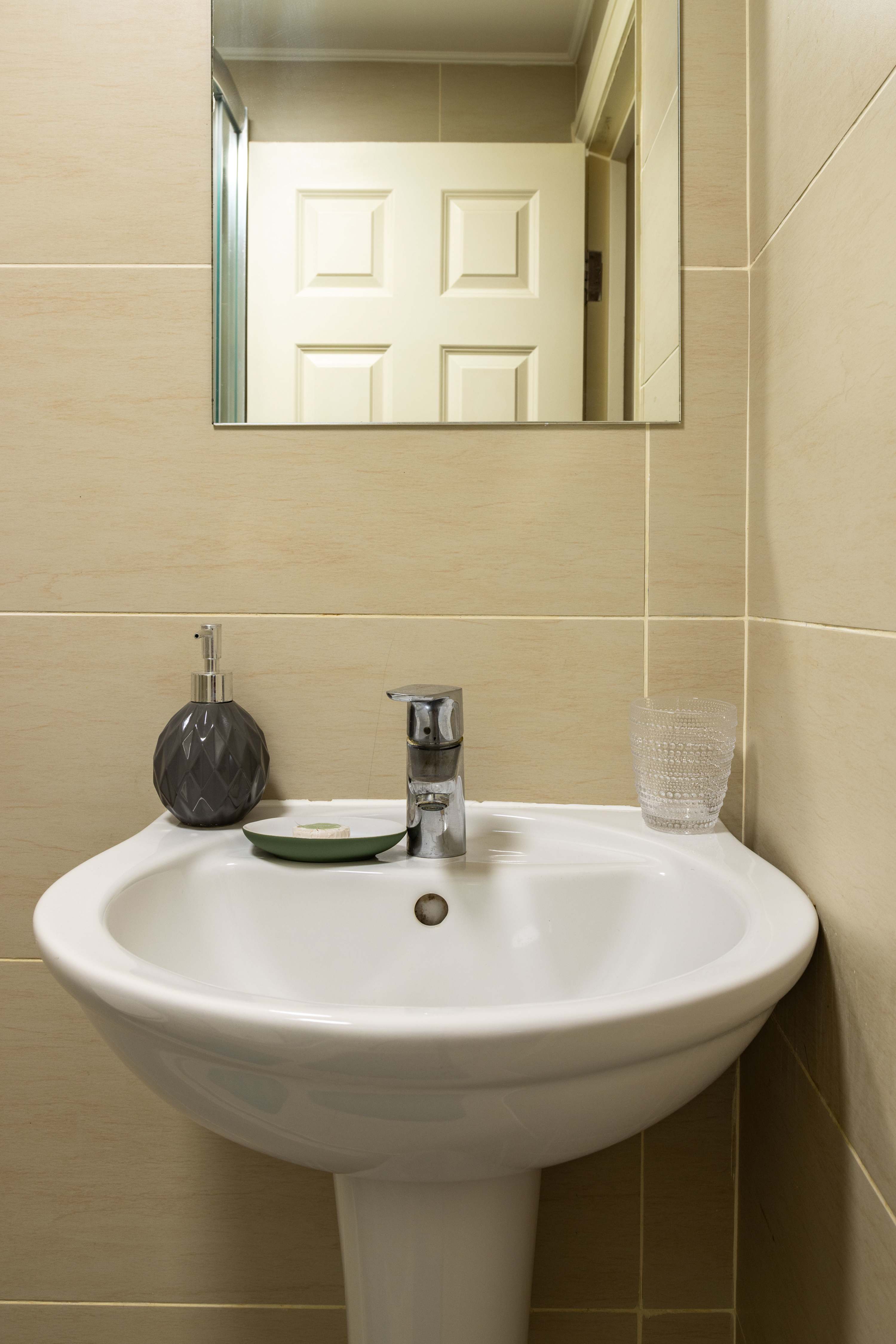 View Cozy Studio In Prime South Kensington! in Courtfield Gardens 54 SW5 0NF Cozy Studio In Prime South Kensington! in Courtfield Gardens 54 SW5 0NF - Property image 9 - VivreStays