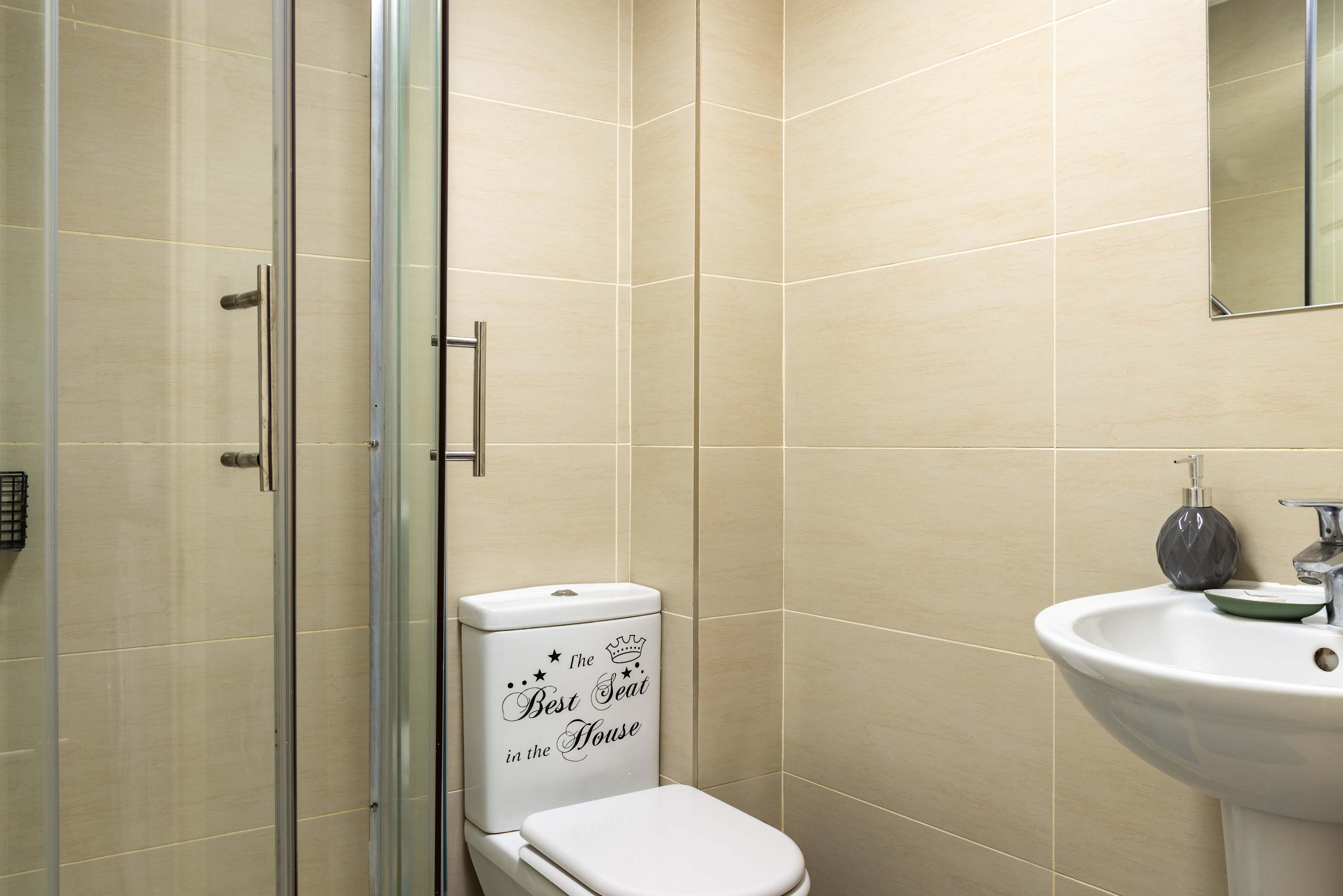 View Cozy Studio In Prime South Kensington! in Courtfield Gardens 54 SW5 0NF Cozy Studio In Prime South Kensington! in Courtfield Gardens 54 SW5 0NF - Property image 8 - VivreStays