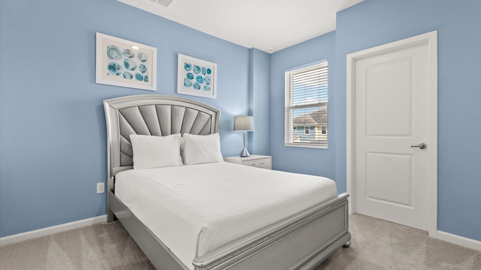 Bedroom 4 – Queen Suite
Comfort meets style in this peaceful Queen suite with private ensuite and soothing decor.