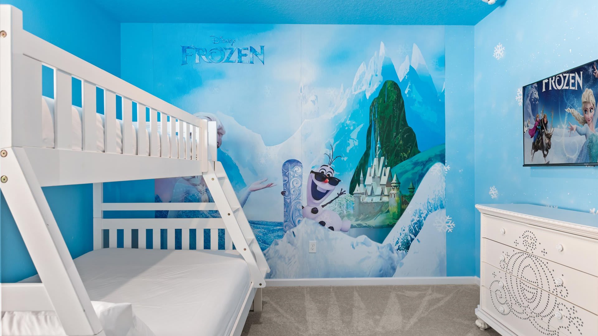 Bedroom 12 – Frozen Themed Room: Bring the magic of Frozen to life in this icy blue bunk room — a dream come true for little adventurers.