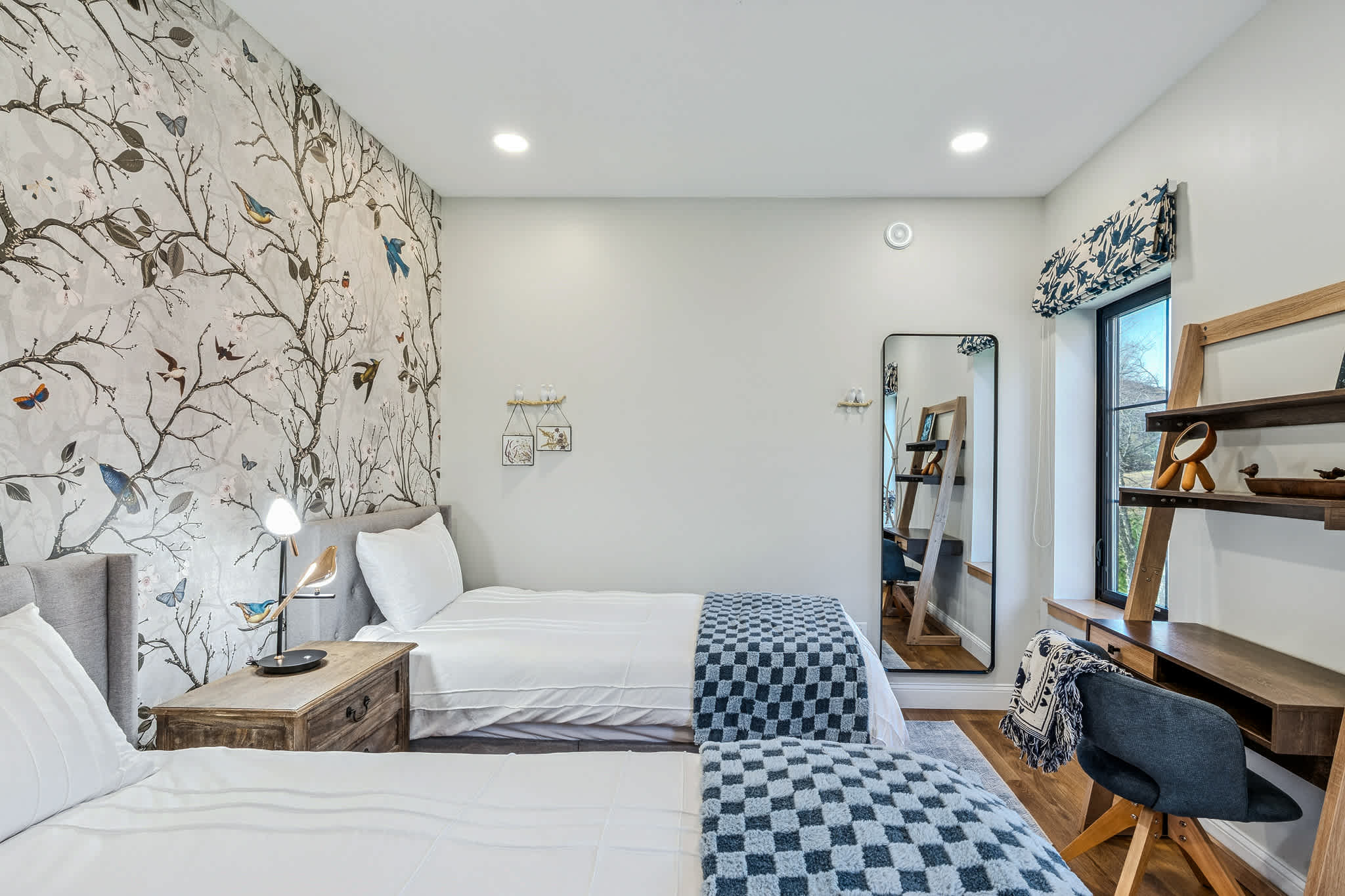 Views! Fireplace, Piano, Hot Tub | Sunnymede Hill