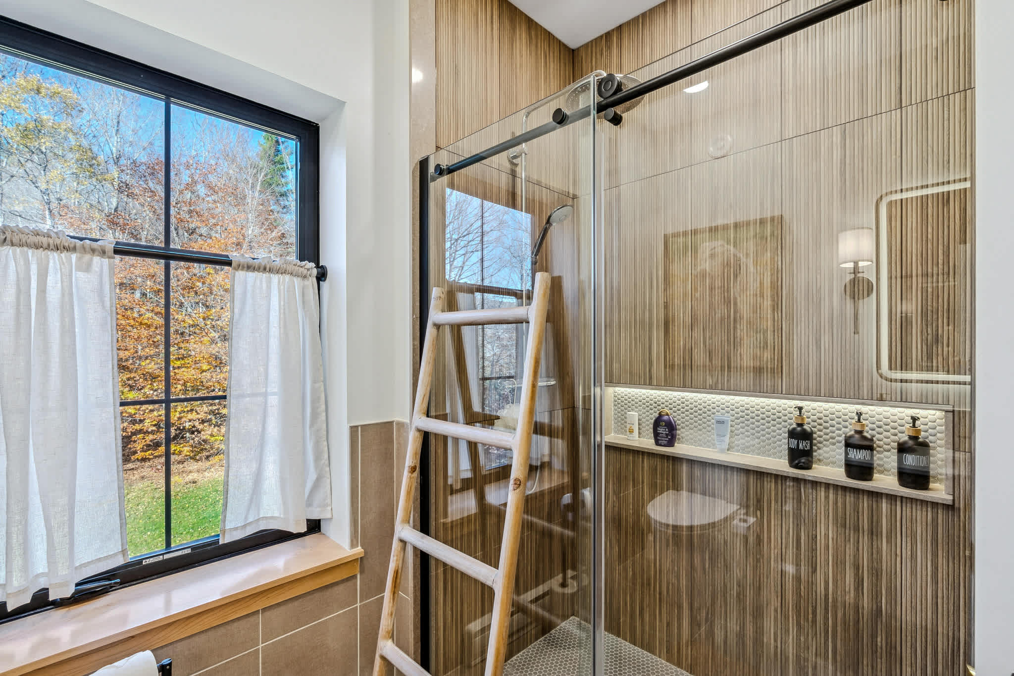 Views! Fireplace, Piano, Hot Tub | Sunnymede Hill