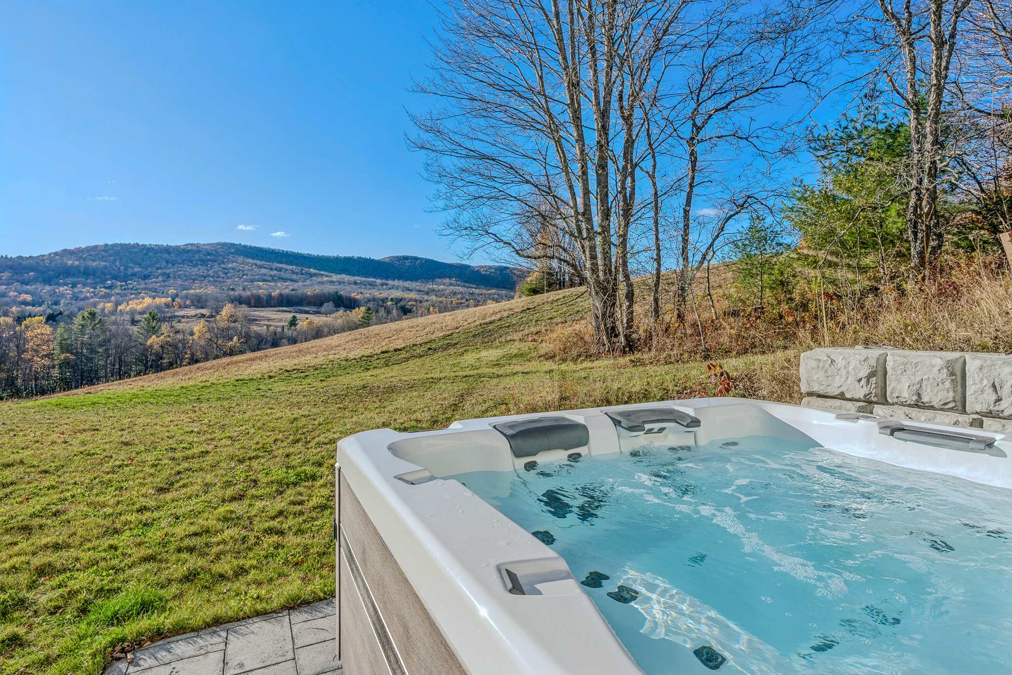 Views! Fireplace, Piano, Hot Tub | Sunnymede Hill