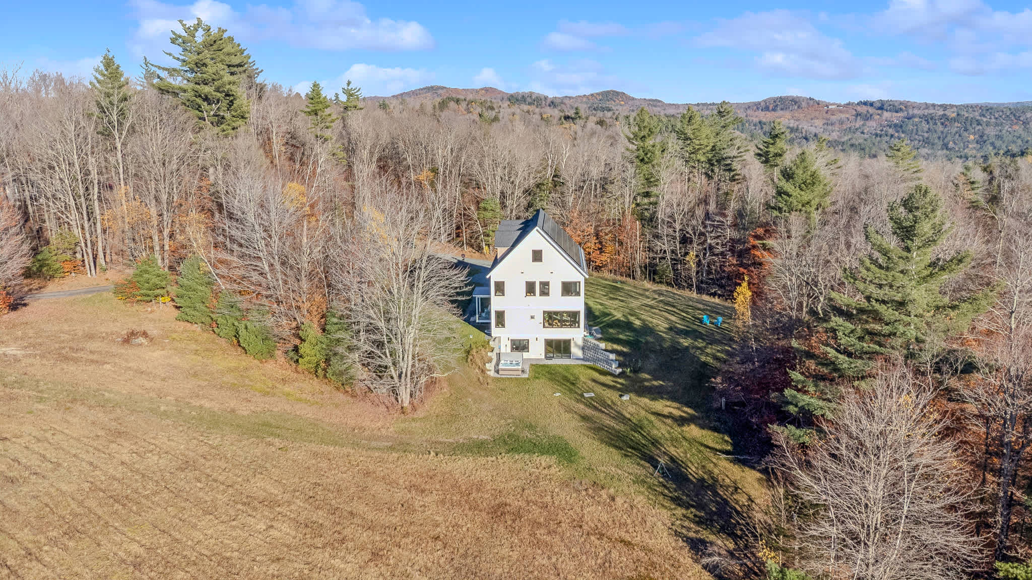 Views! Fireplace, Piano, Hot Tub | Sunnymede Hill