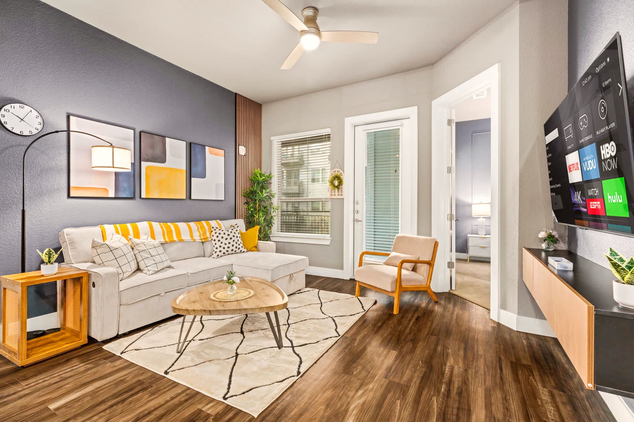 Luxe Flat w/ Pool & Free Parking•Walk to Riverwalk — San Antonio, TX — vacation rental