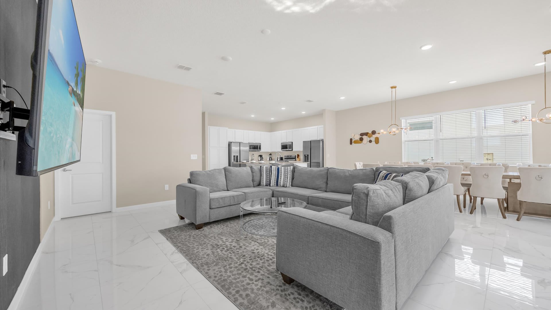 Upstay Spacious Villa w Pool Hot Tub Game Room 4