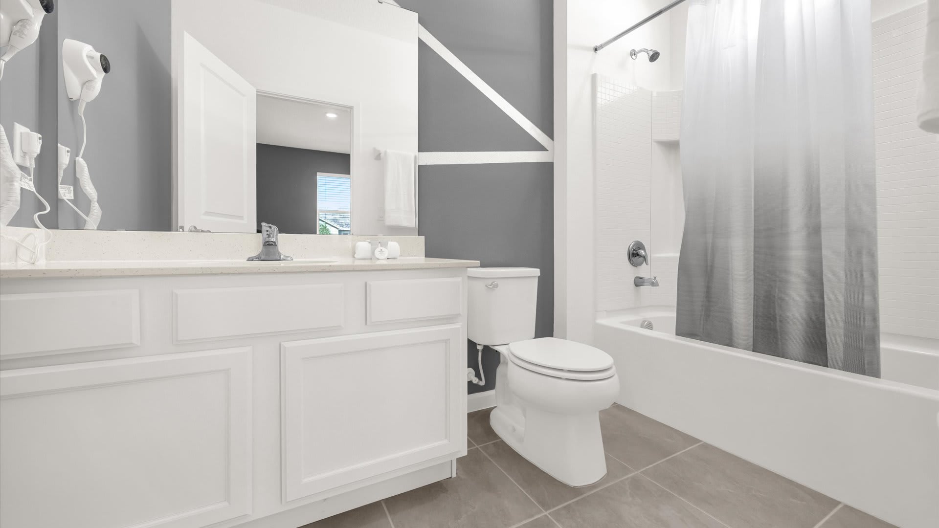 Modern Ensuite Bathroom – Sparkling clean with a bathtub and shower combo and contemporary finishes.