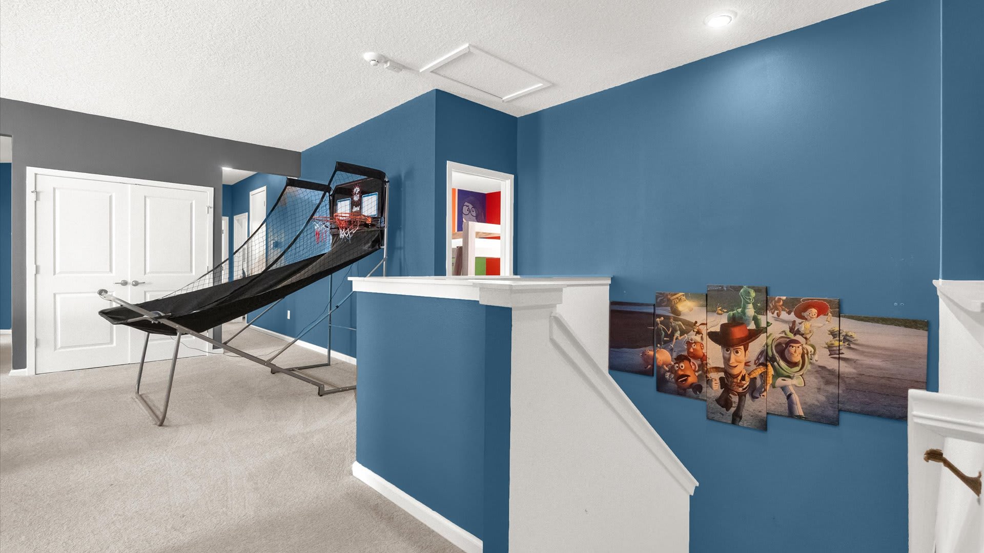 Entertainment Loft with Arcade Basketball – Challenge your friends in the upstairs game area.