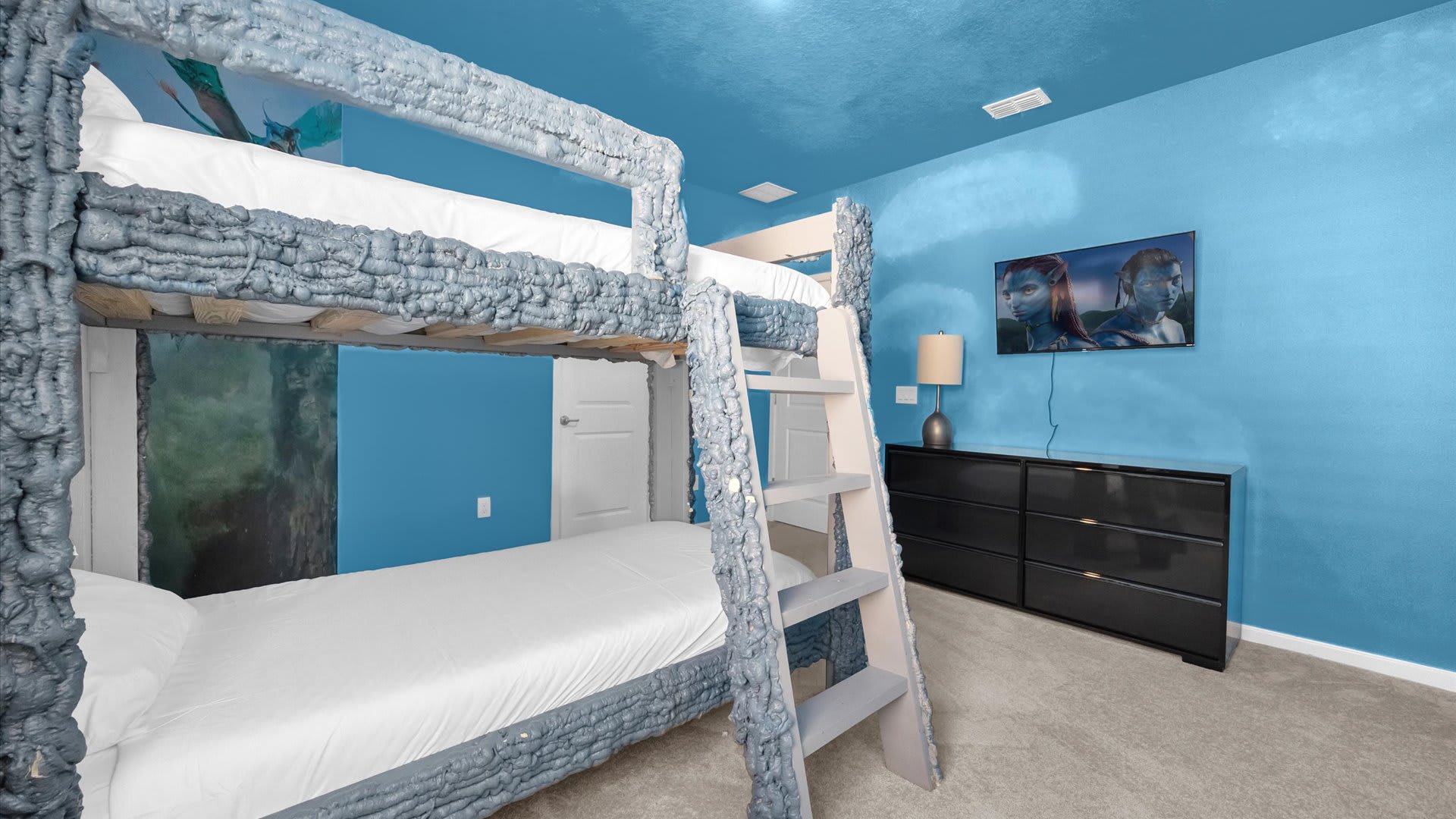 Bedroom 11 – Avatar-Themed Bunk Room – Immersive design with twin bunks and custom artwork.