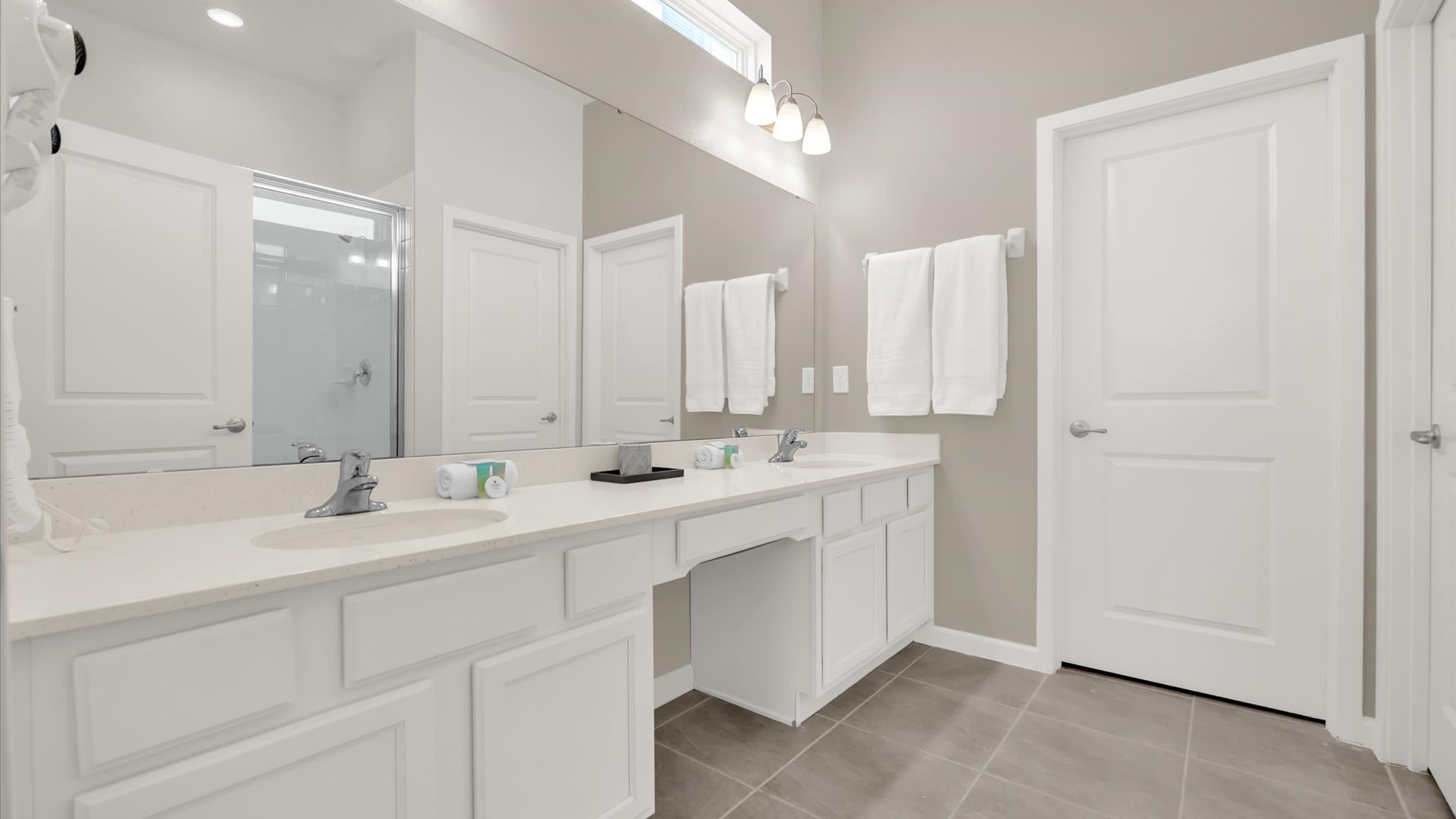 Modern Ensuite Bathroom – Dual basins with a standing shower and contemporary finishes.