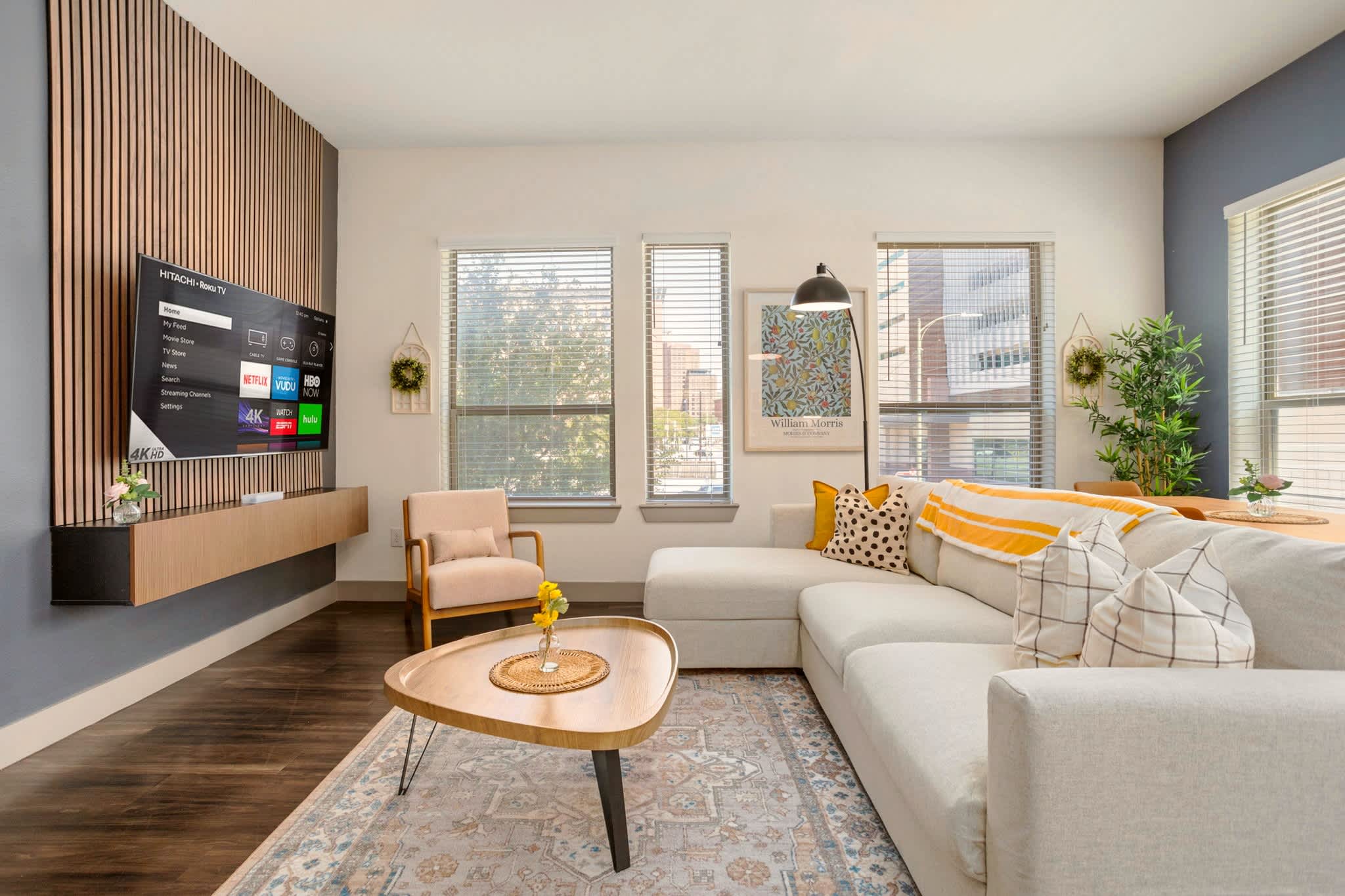 Luxe Flat w/ Pool & Free Parking•Walk to Riverwalk — San Antonio, TX — vacation rental