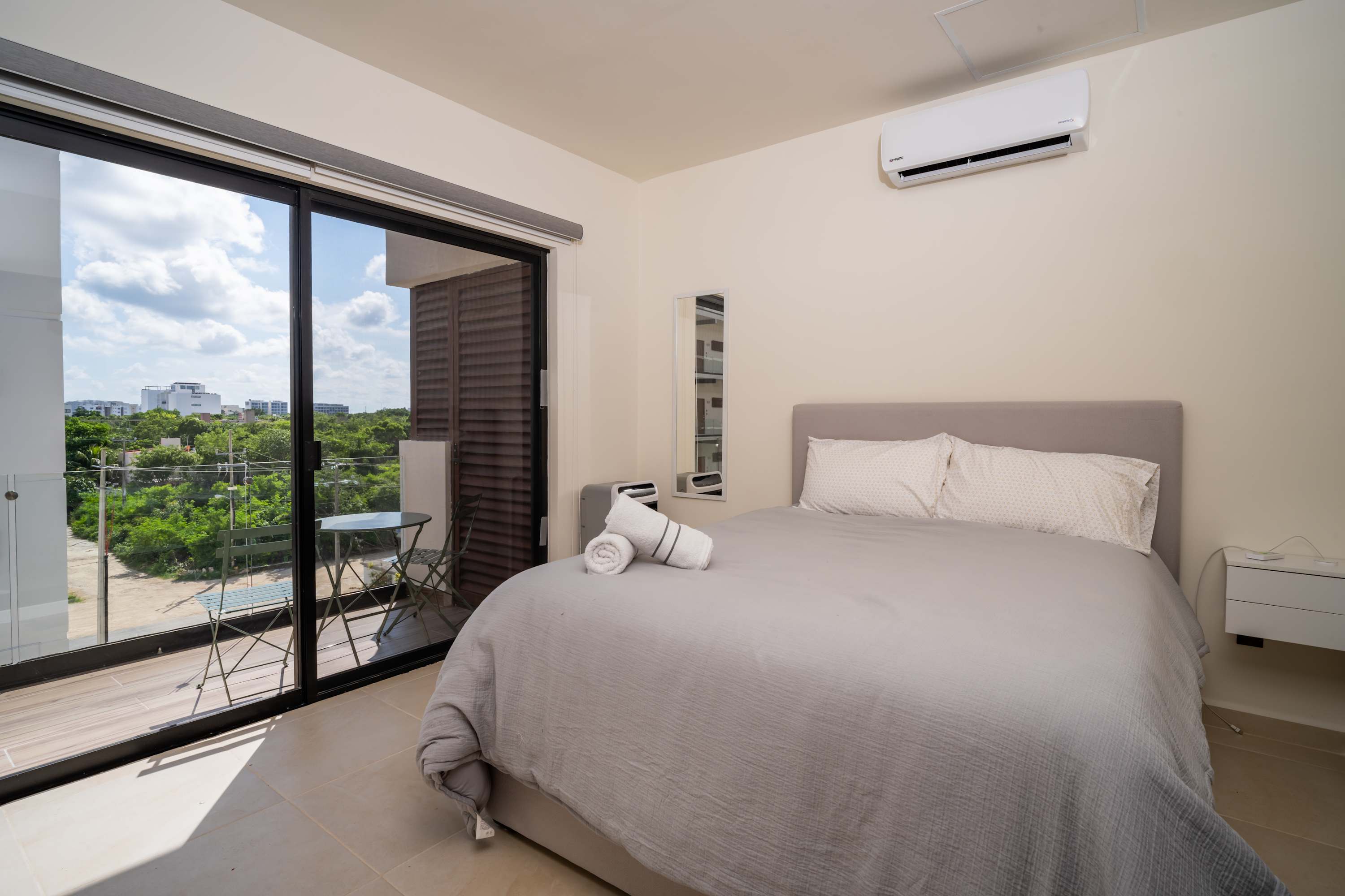 Modern retreat with Rooftop Pool + Work Lounge  — Cancún, Quintana Roo — vacation rental