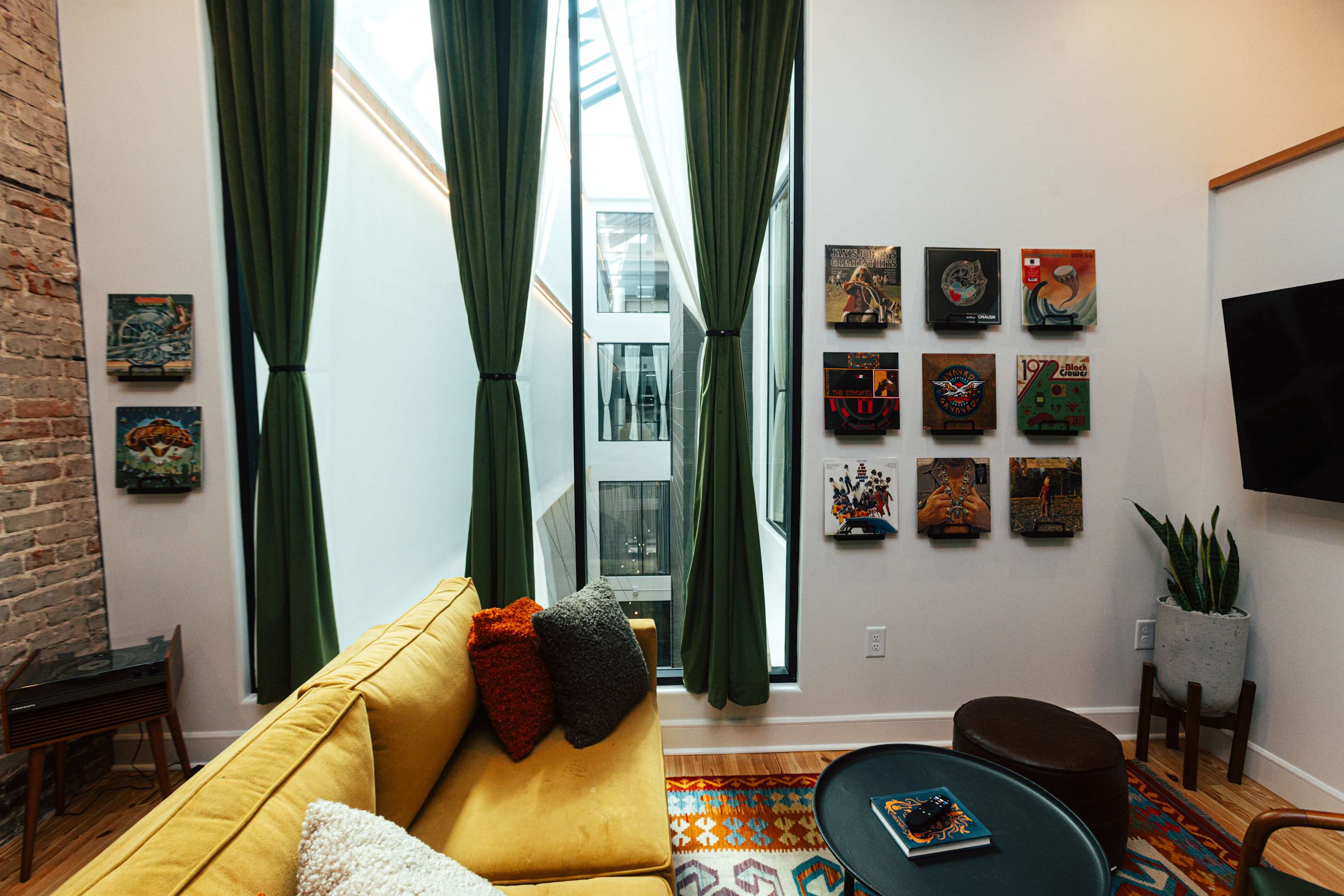 Loft 303 - The William - Atrium - Chic - Walkable