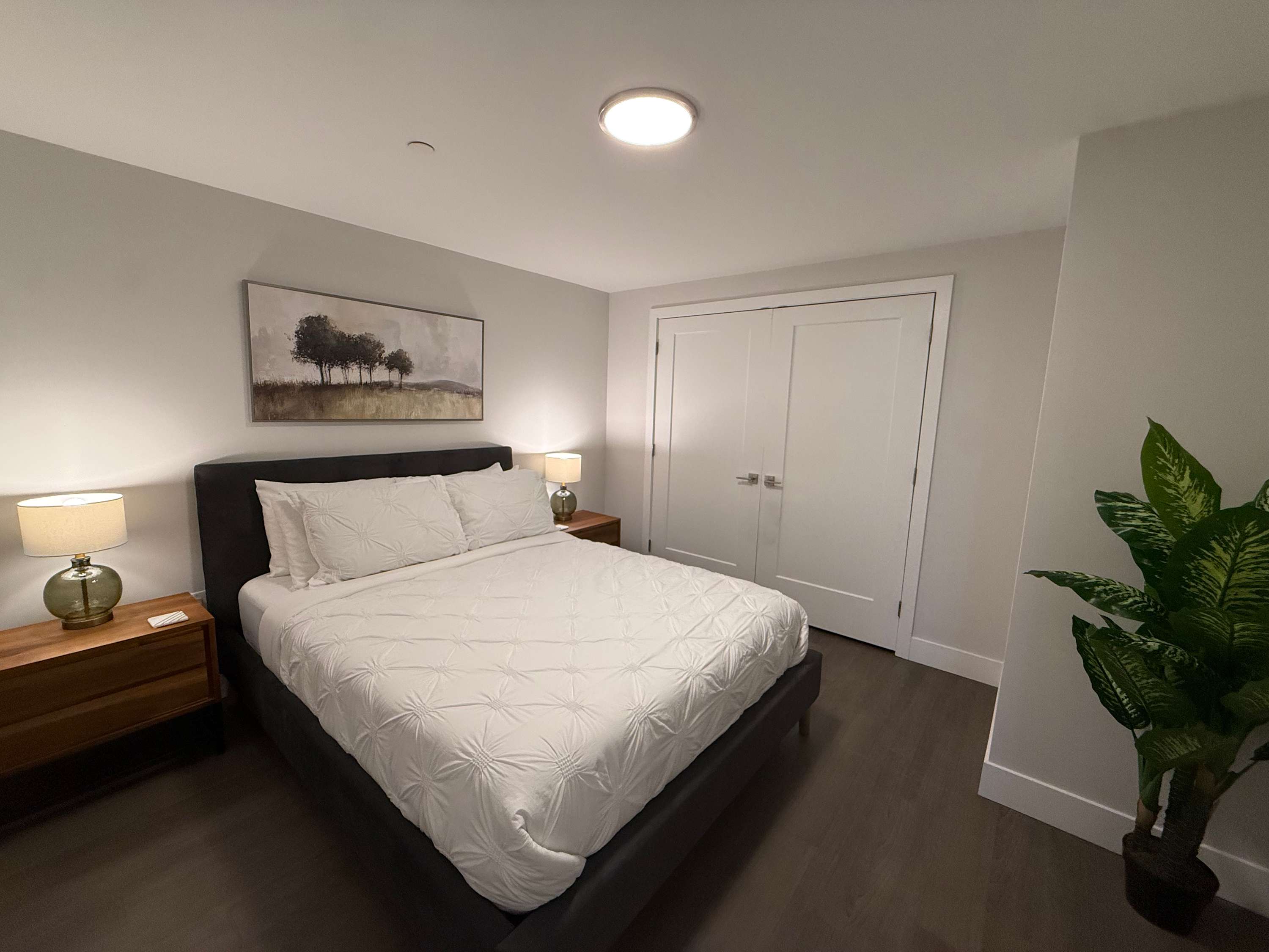 Waterfront downtown 2 BR, 2 Bath with 6 appliances