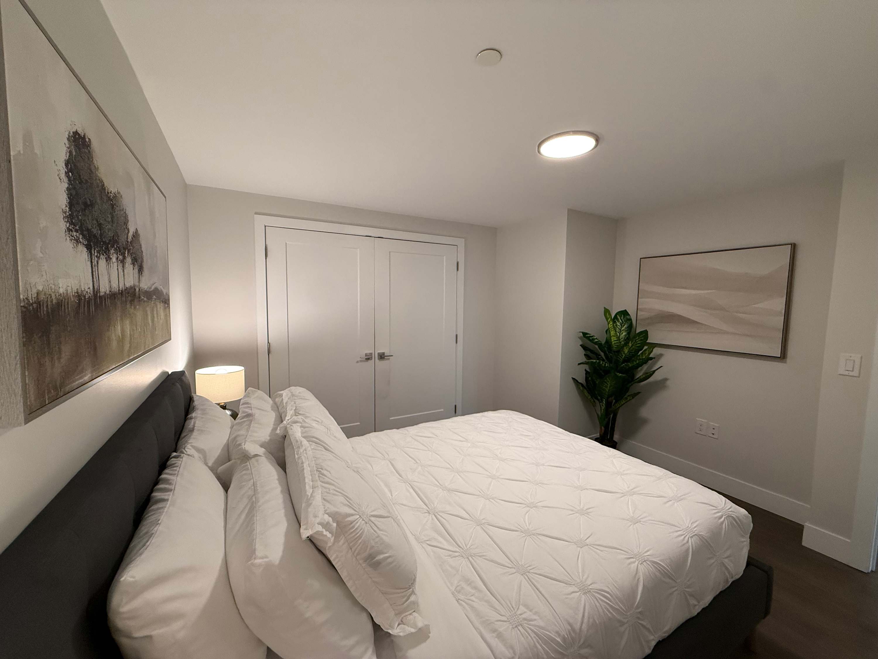 Waterfront downtown 2 BR, 2 Bath with 6 appliances