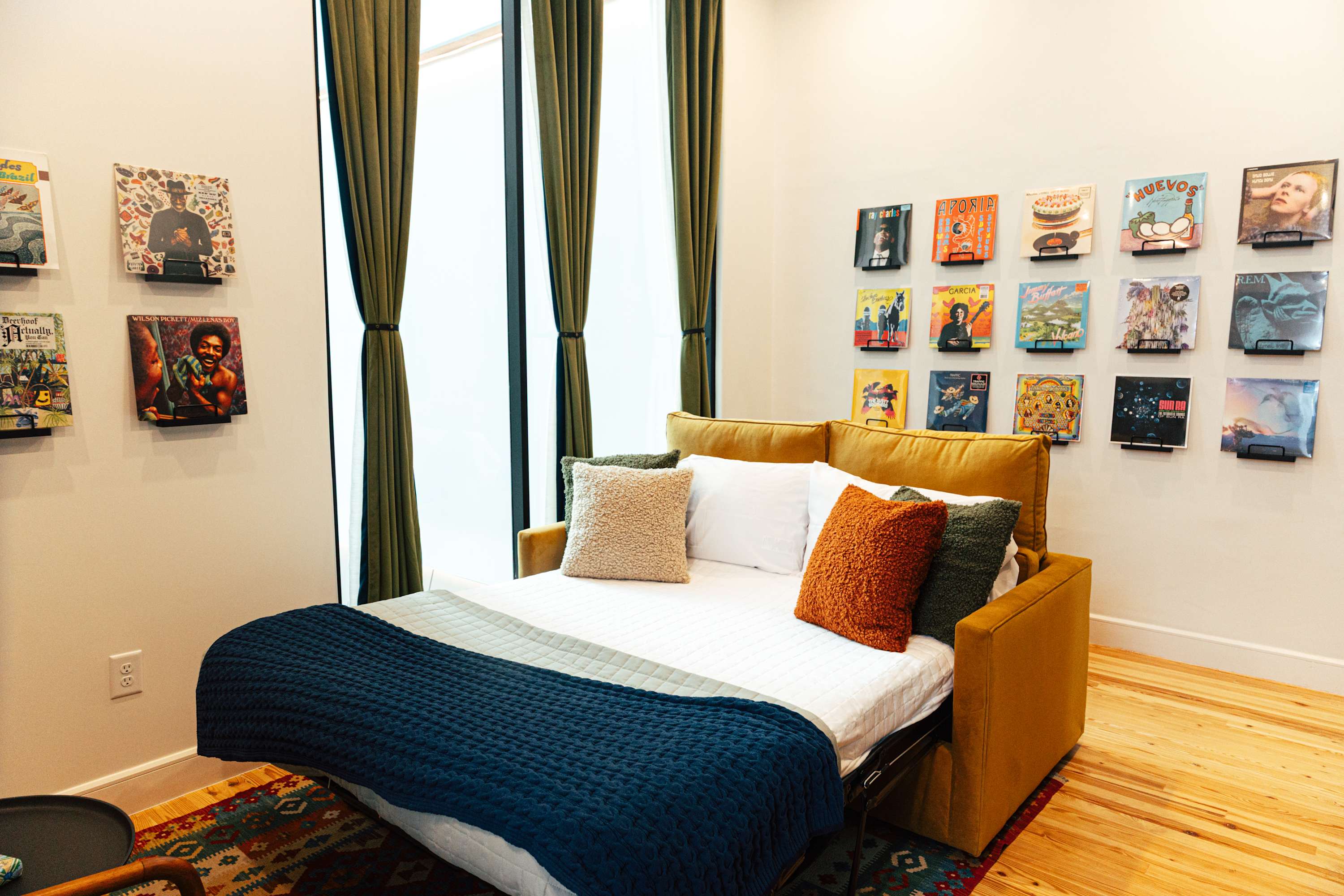 Loft 307 - The William - Vinyl - Downtown Vibes