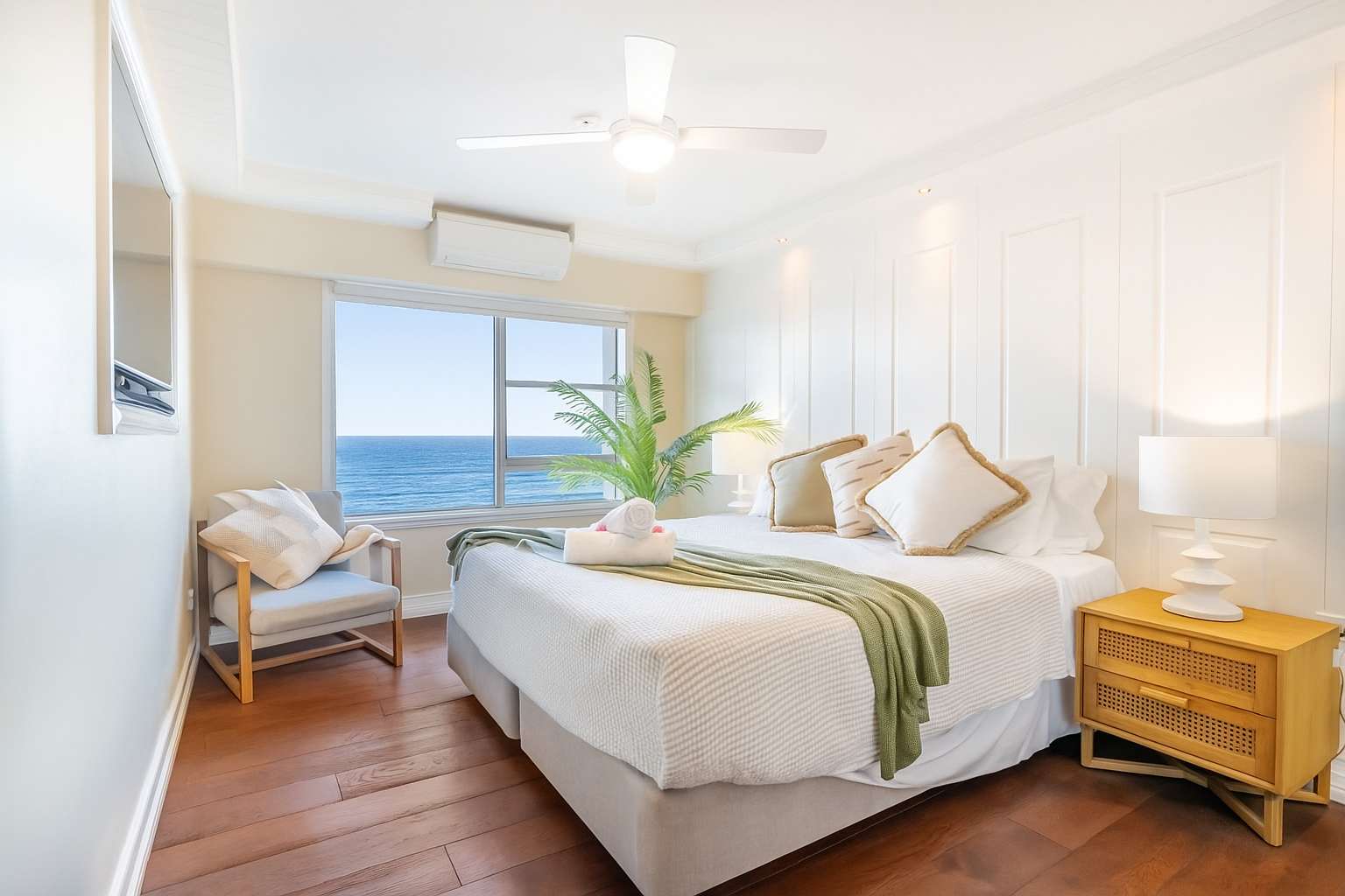 Oceanfront Hamptons 2BR Escape — Surfers Paradise, Queensland — vacation rental