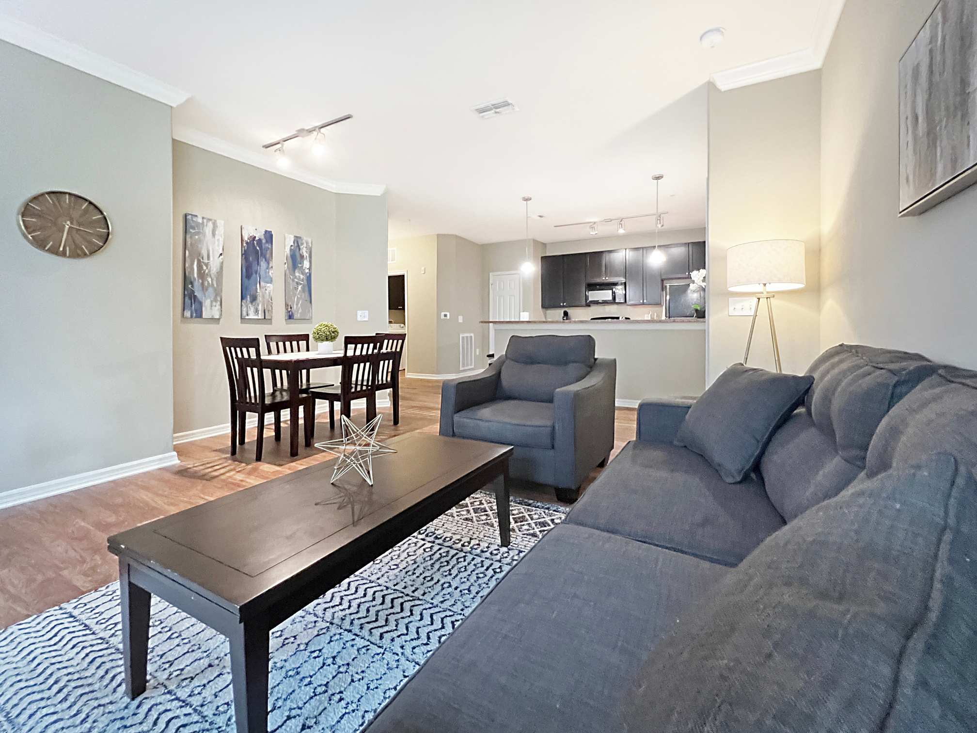 Peaceful 2 BR with Private Garage, Prime North Tampa